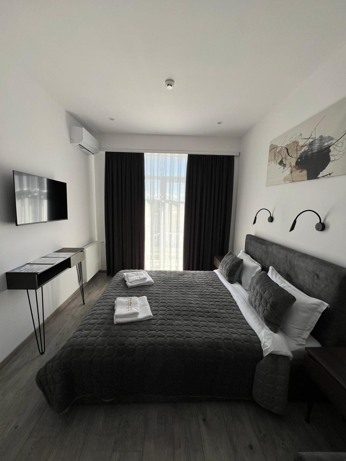 One-Bedroom Apartment with Balcony