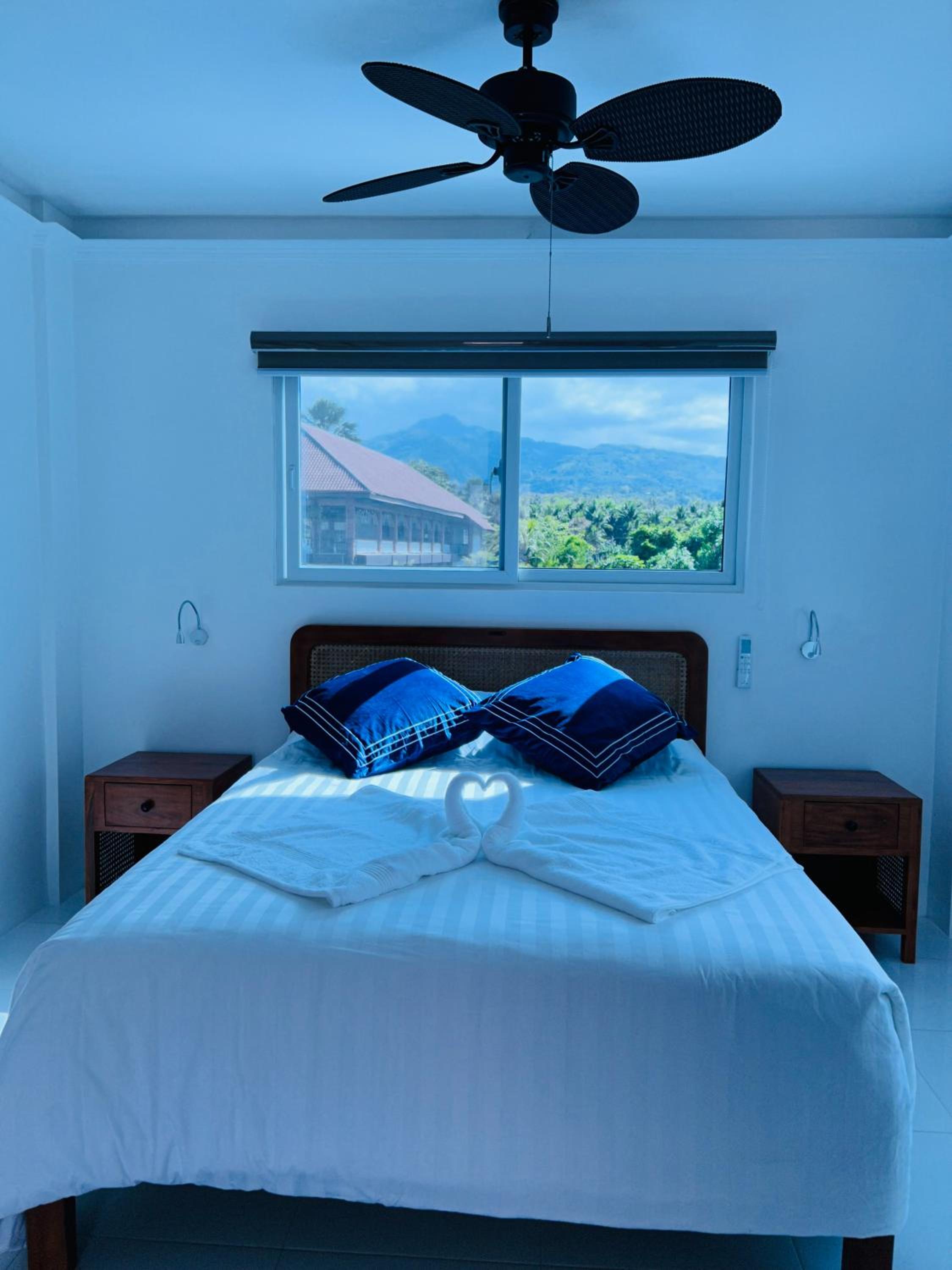 Villa with Sea View - Photo 1