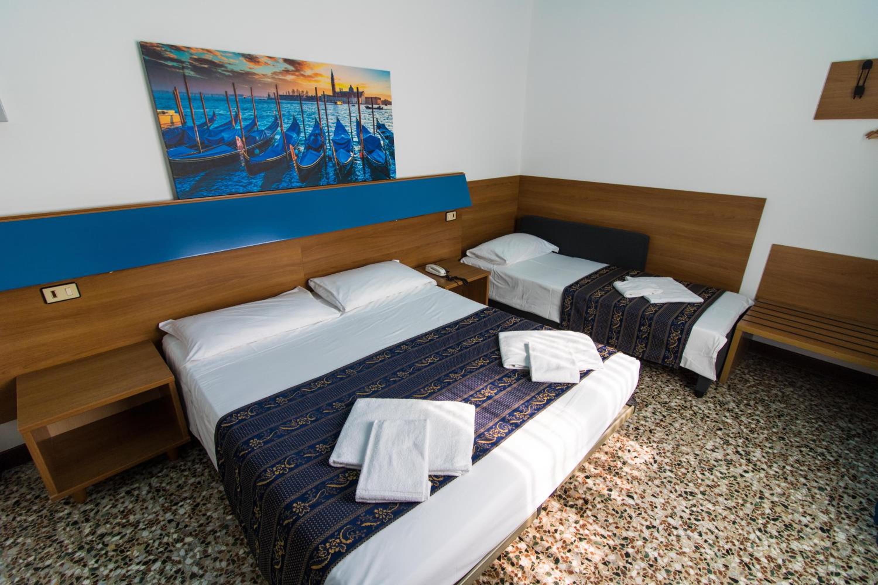 Triple Room with Private Bathroom photo 1