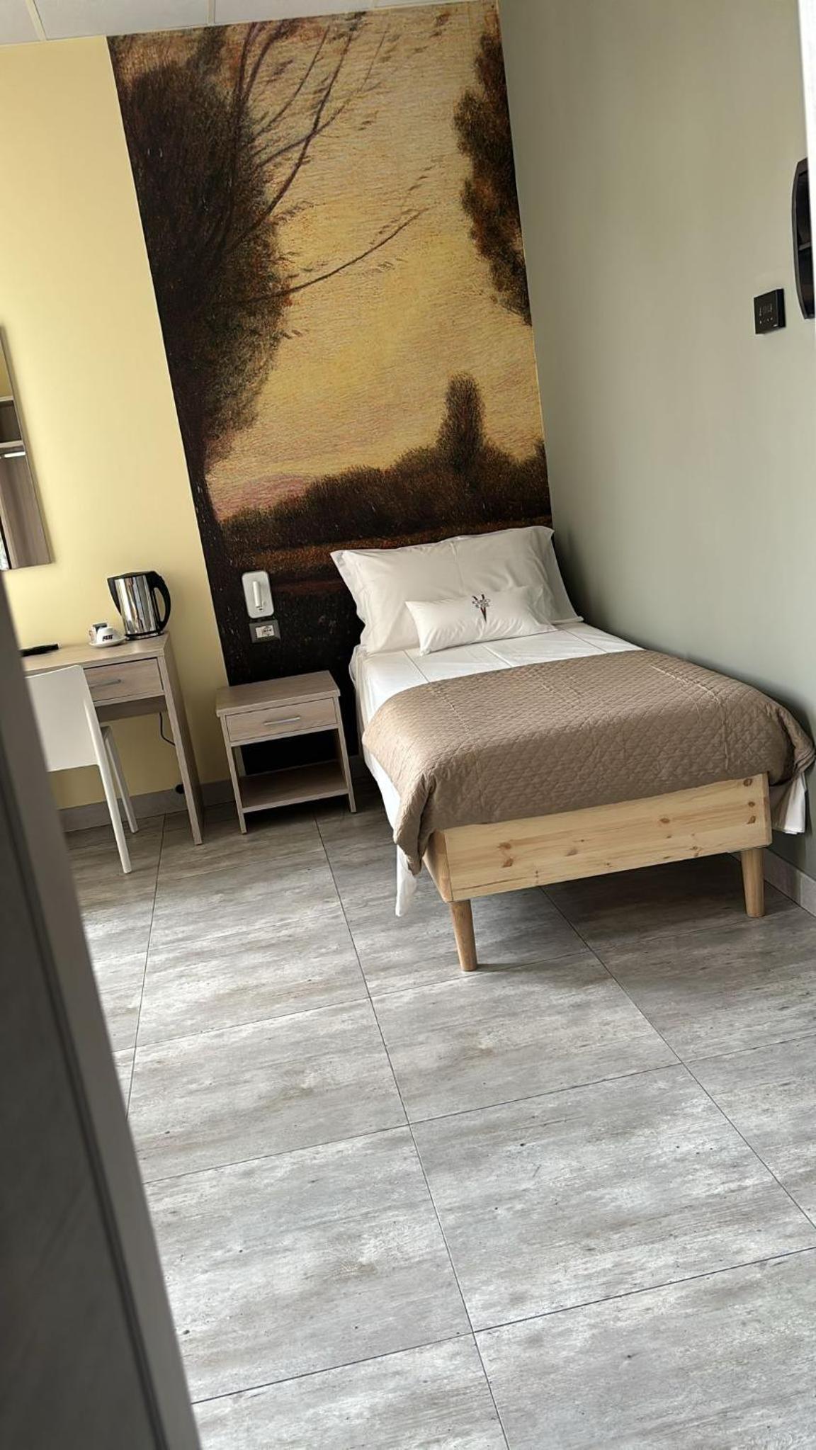 Large Single Room photo 1