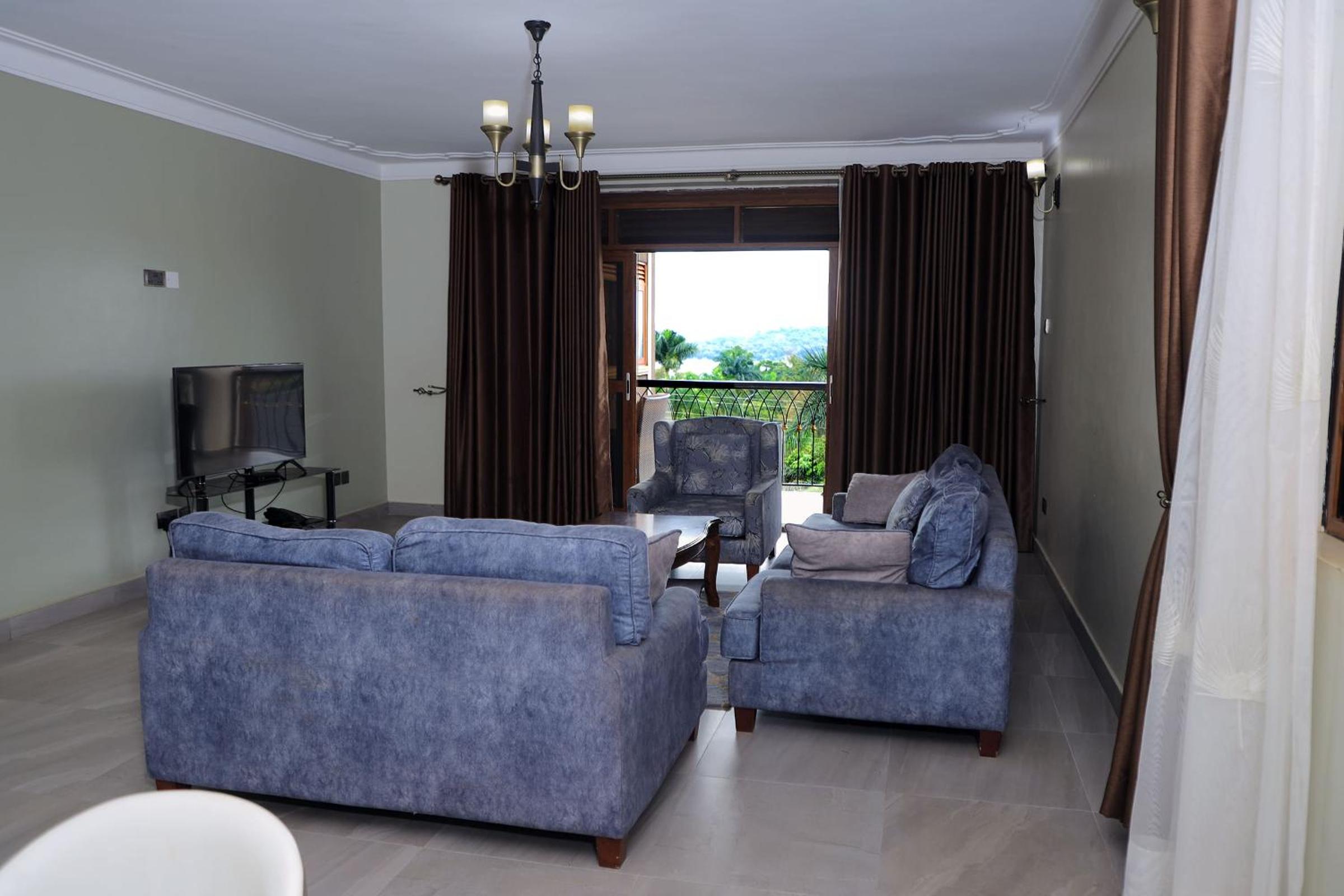 Three-Bedroom Apartment with Lake View