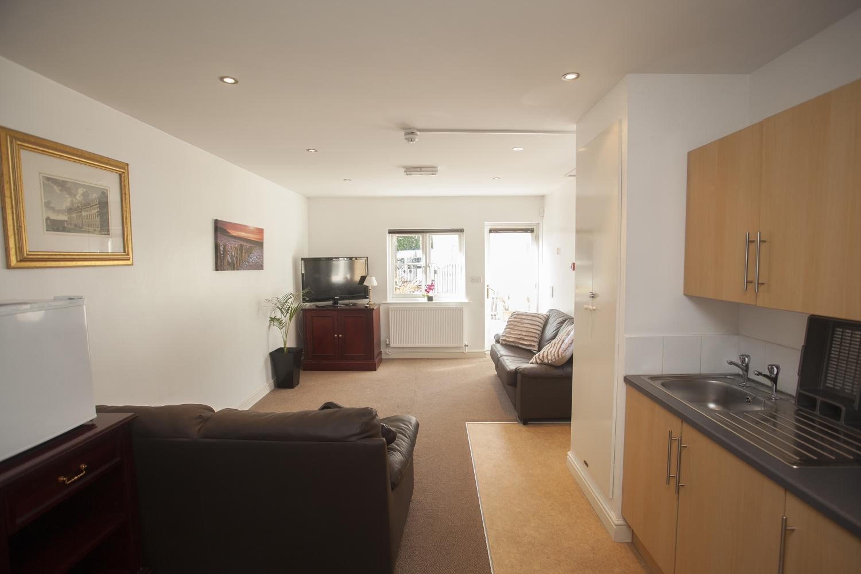 One-Bedroom Apartment photo 1