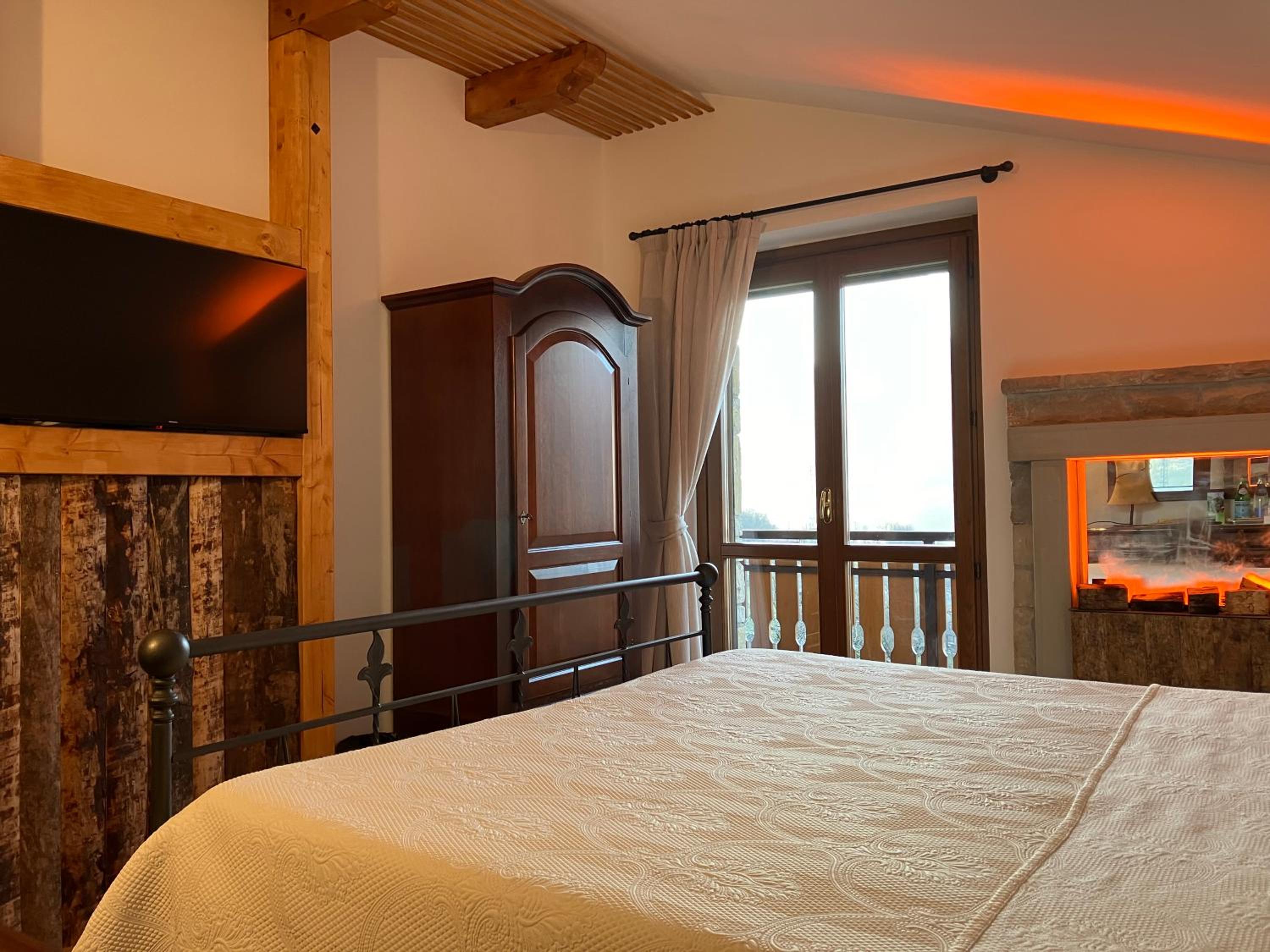 Double Room with Mountain View - Photo 4