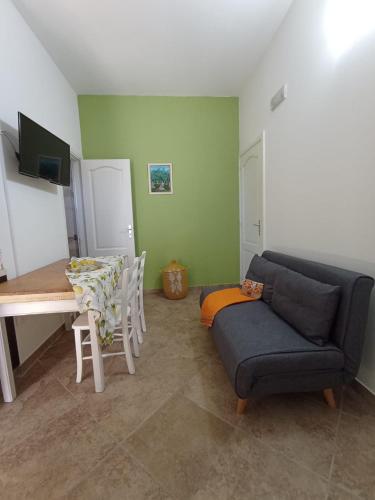 One-Bedroom Apartment photo 3