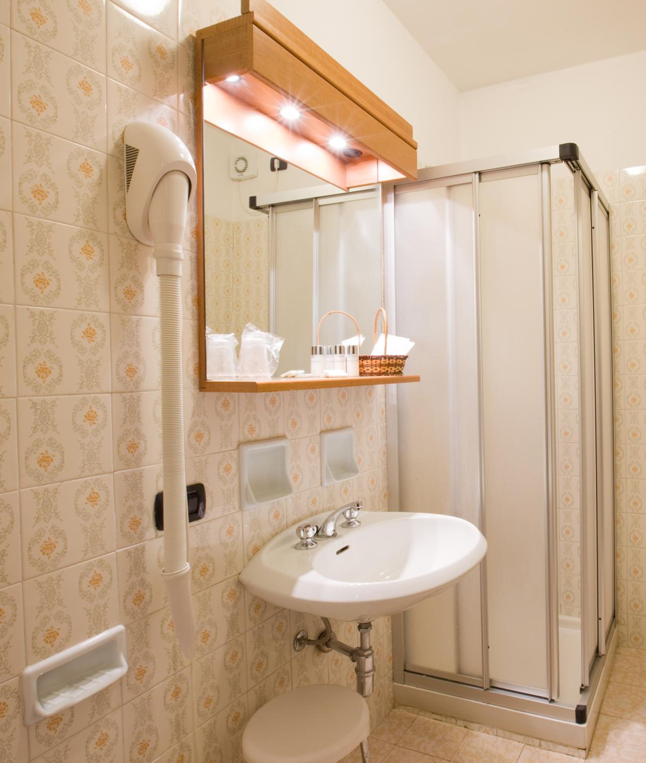 Economy Triple Room - Photo 2
