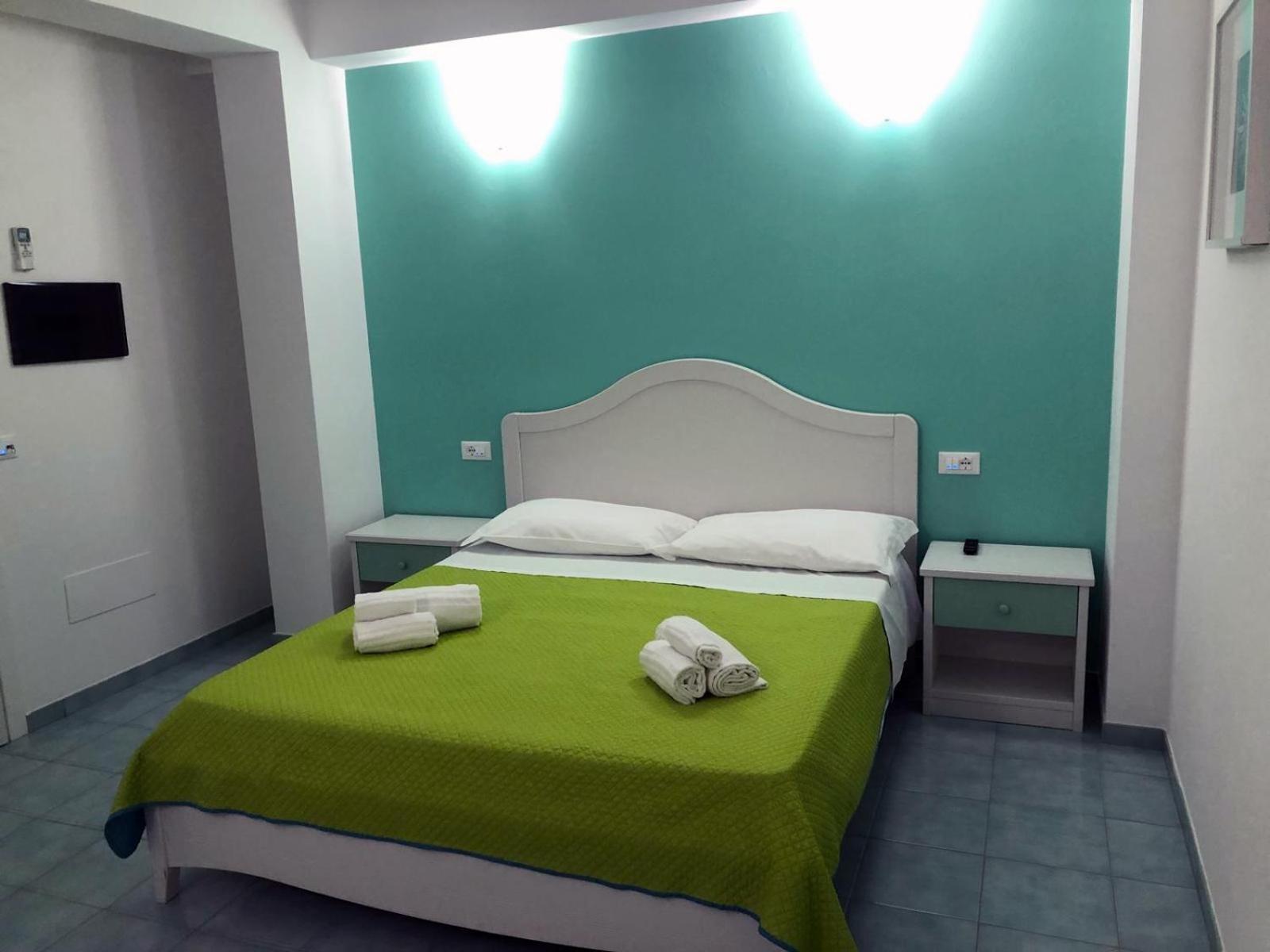 Double Room with Garden View - Photo 9