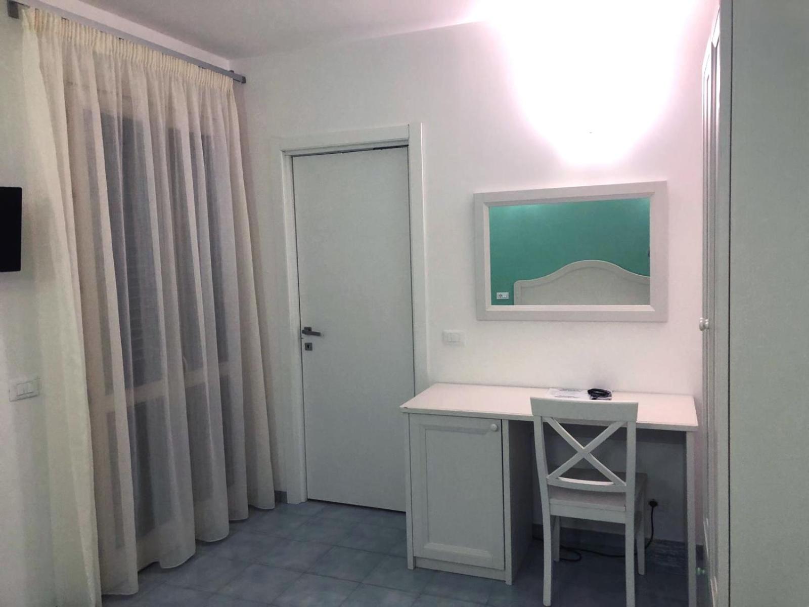 Double Room with Garden View - Photo 12