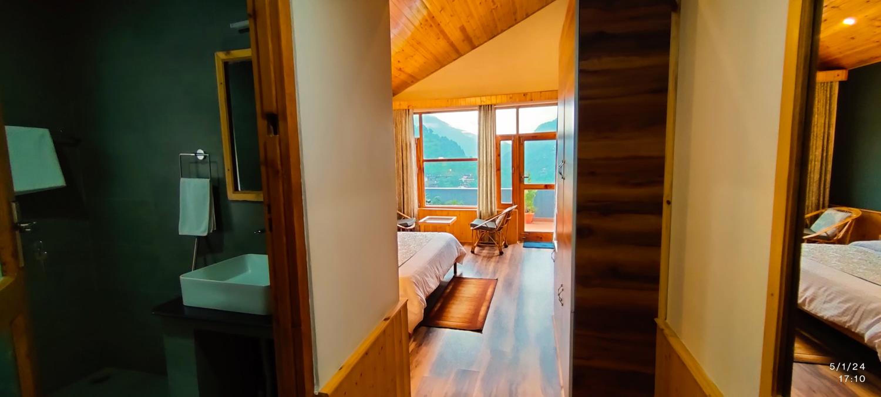 Double Room with Mountain View - Photo 28