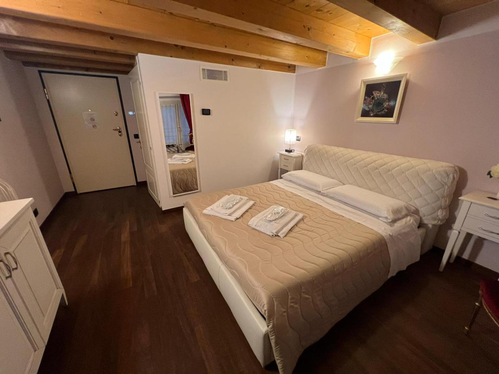 Double Room - Photo 3