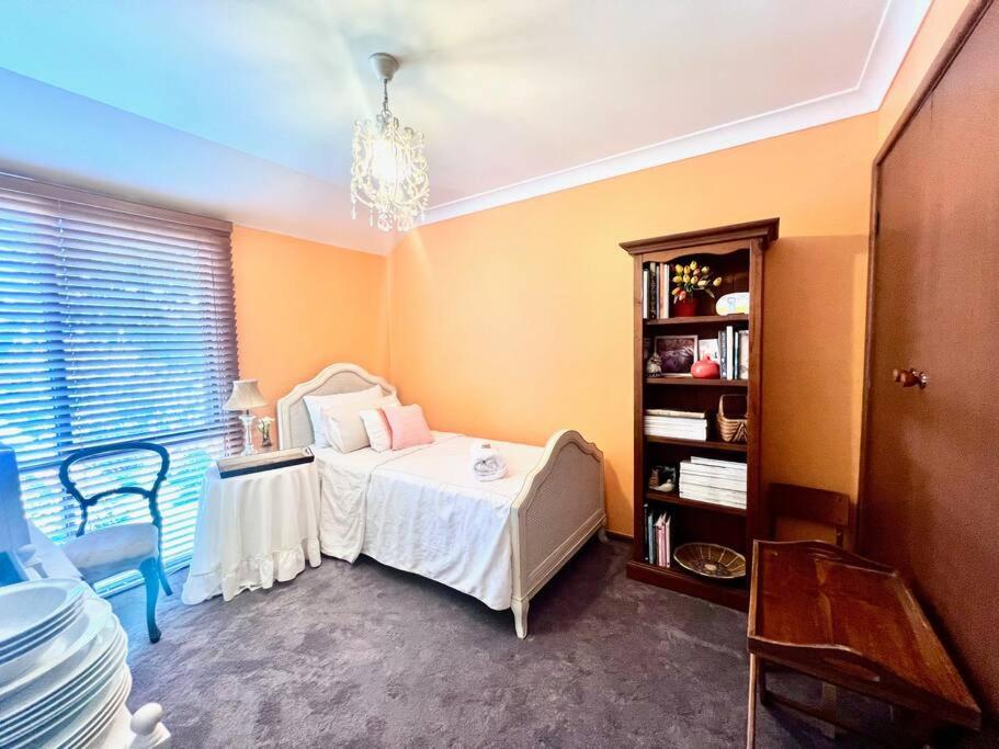Three-Bedroom Apartment with View photo 2