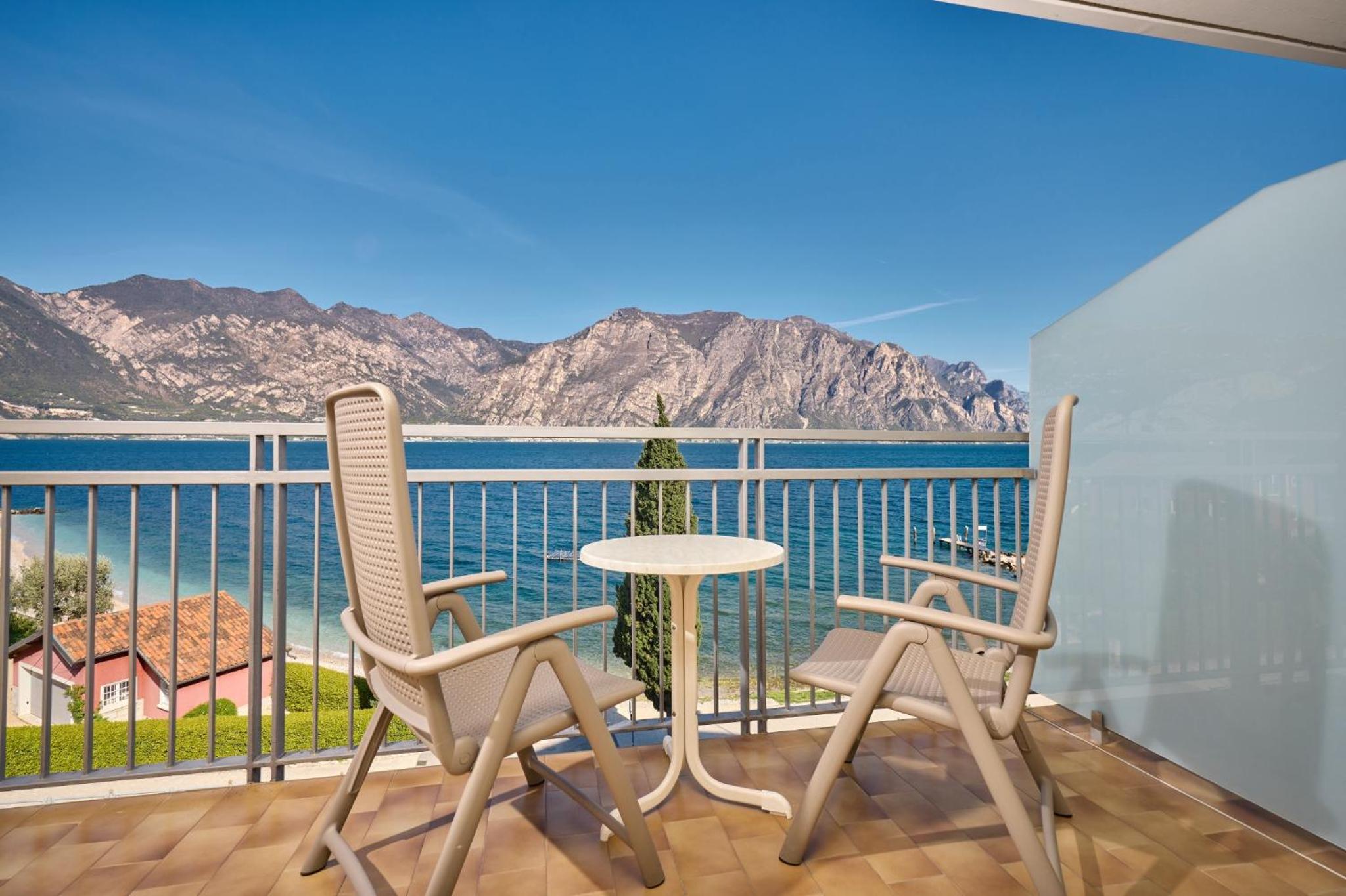 Triple Room with Lake View photo 2