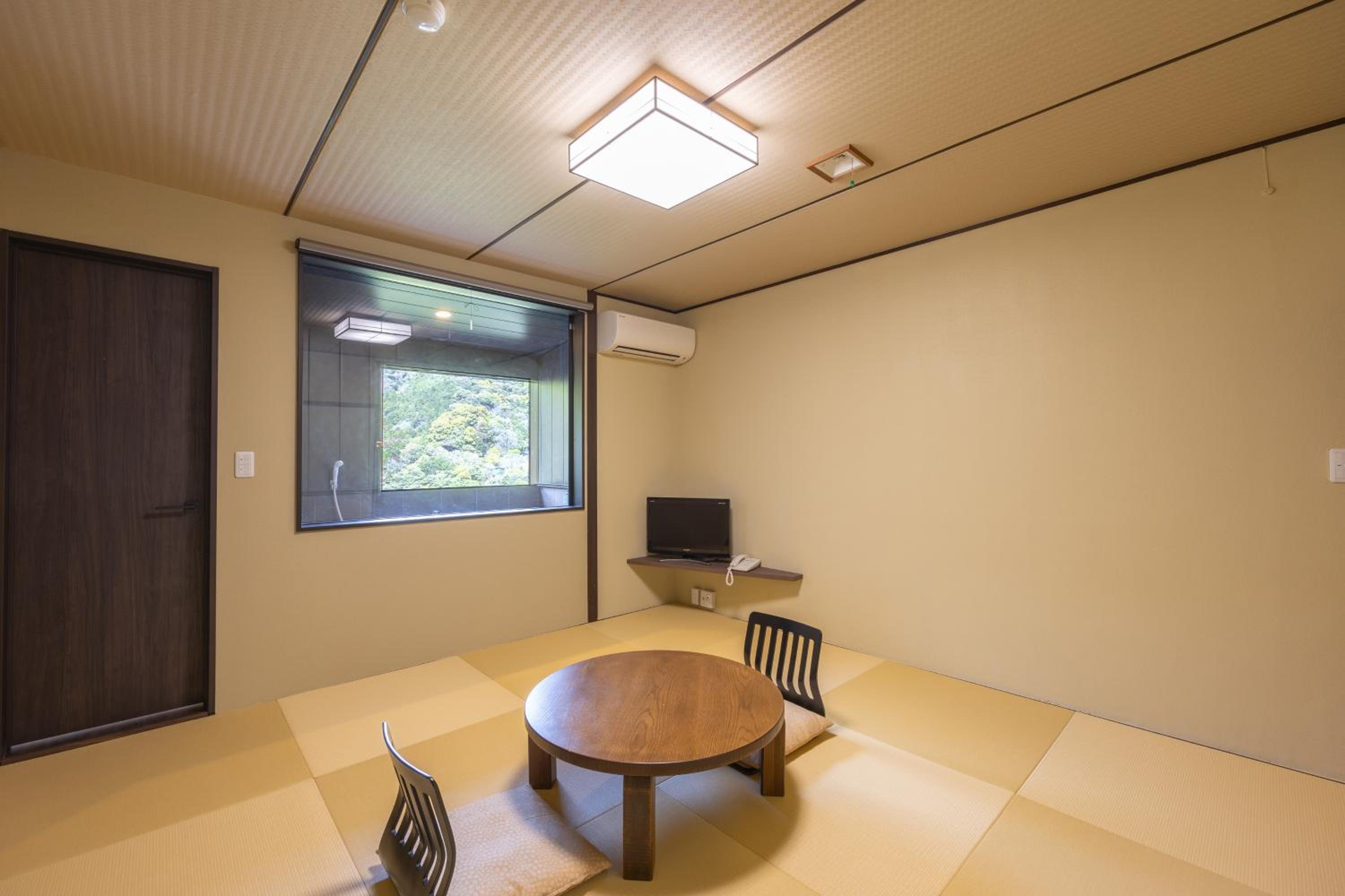 Quadruple Room with Private External Bathroom - Photo 6