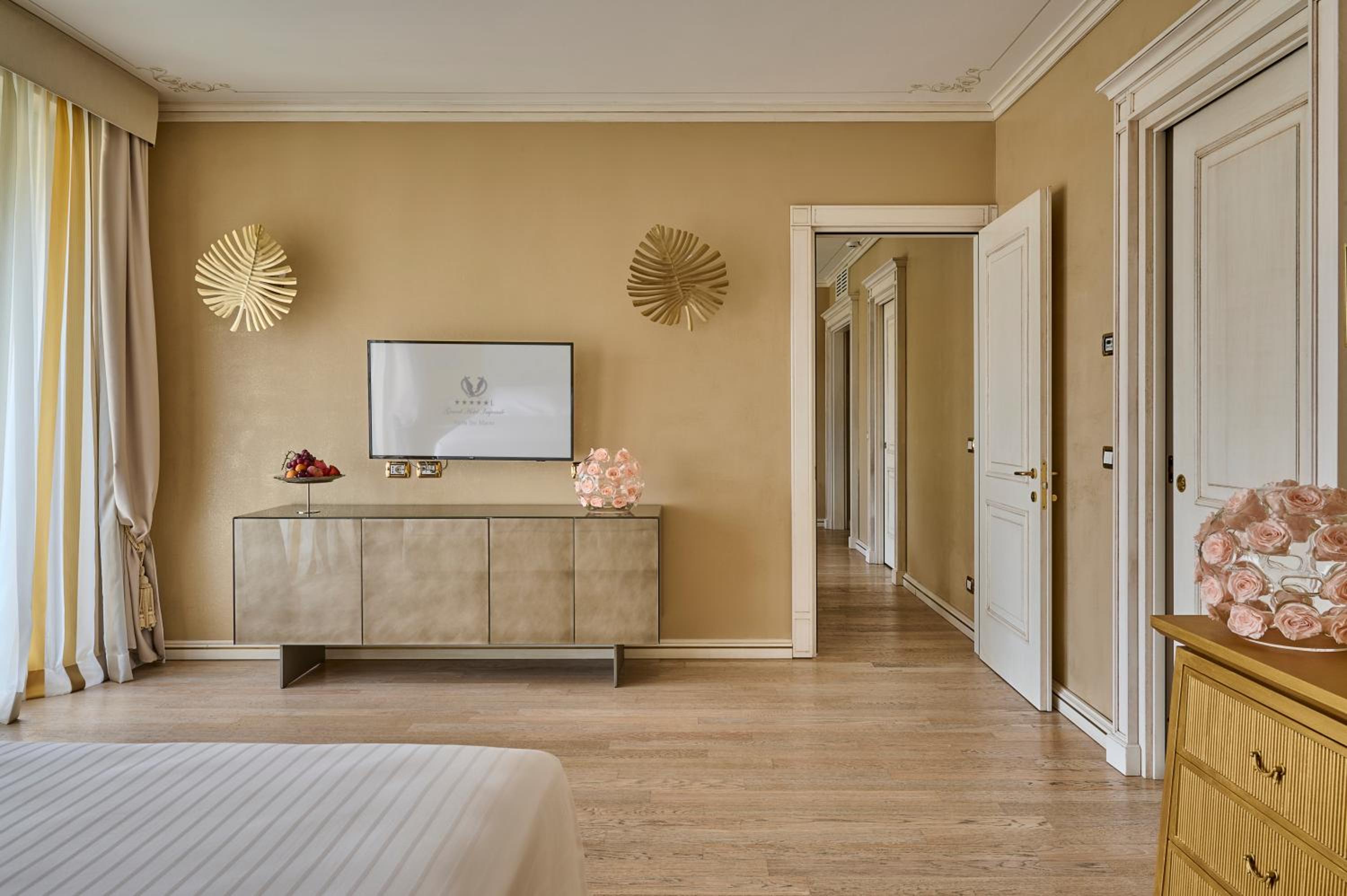 Royal Suite - Photo 9