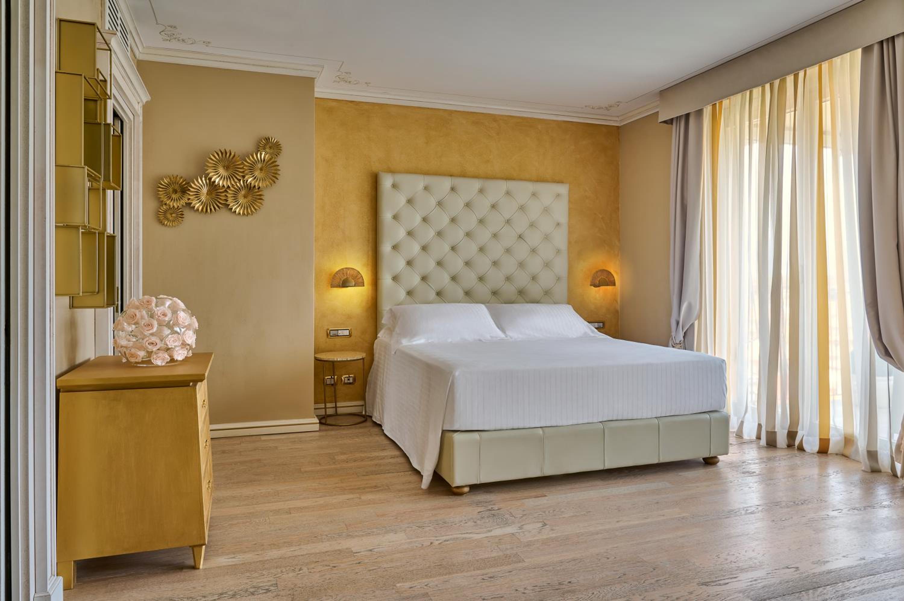 Royal Suite - Photo 4