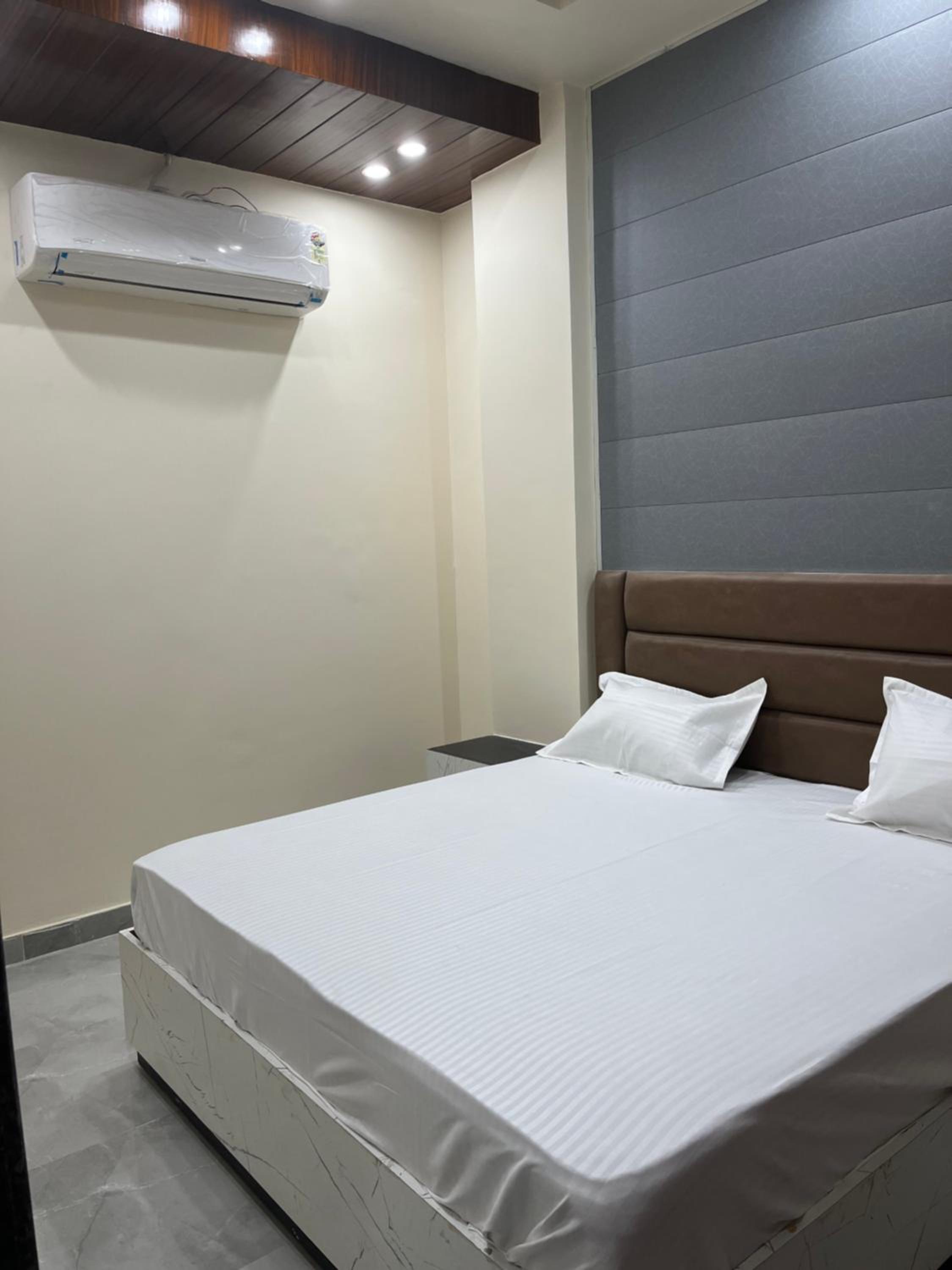 Double Room With Private Bathroom photo 3