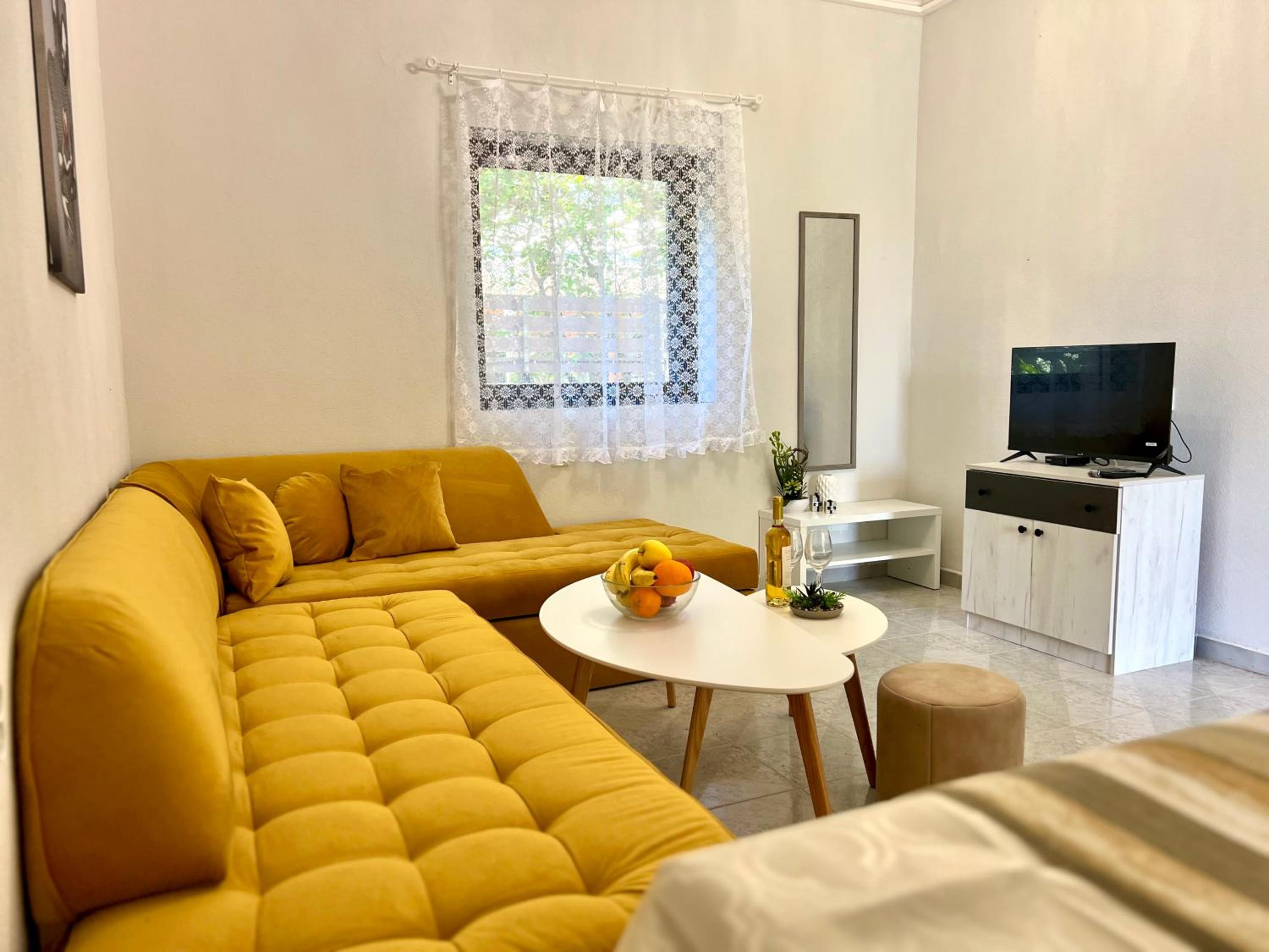 One-Bedroom Apartment photo 1