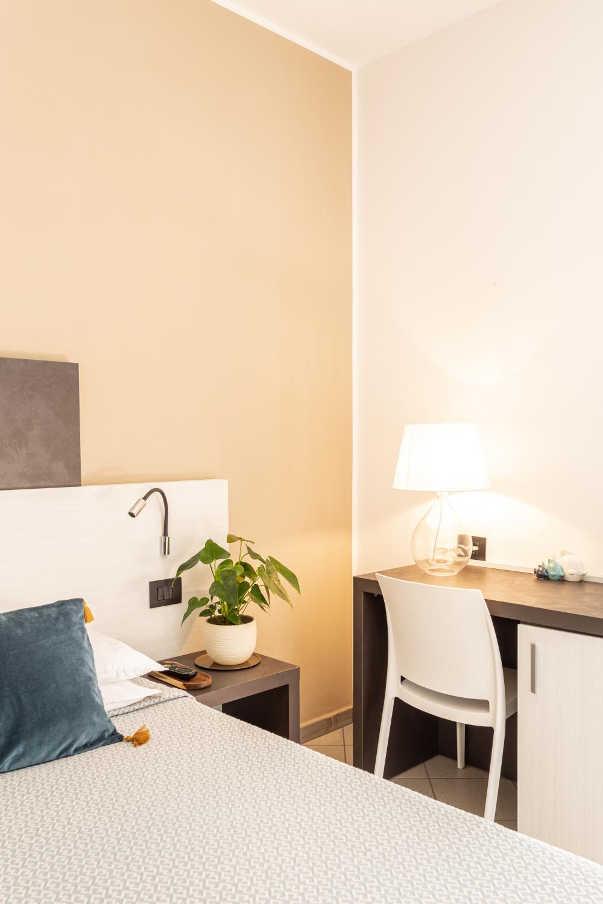 Double or Twin Room - Photo 9