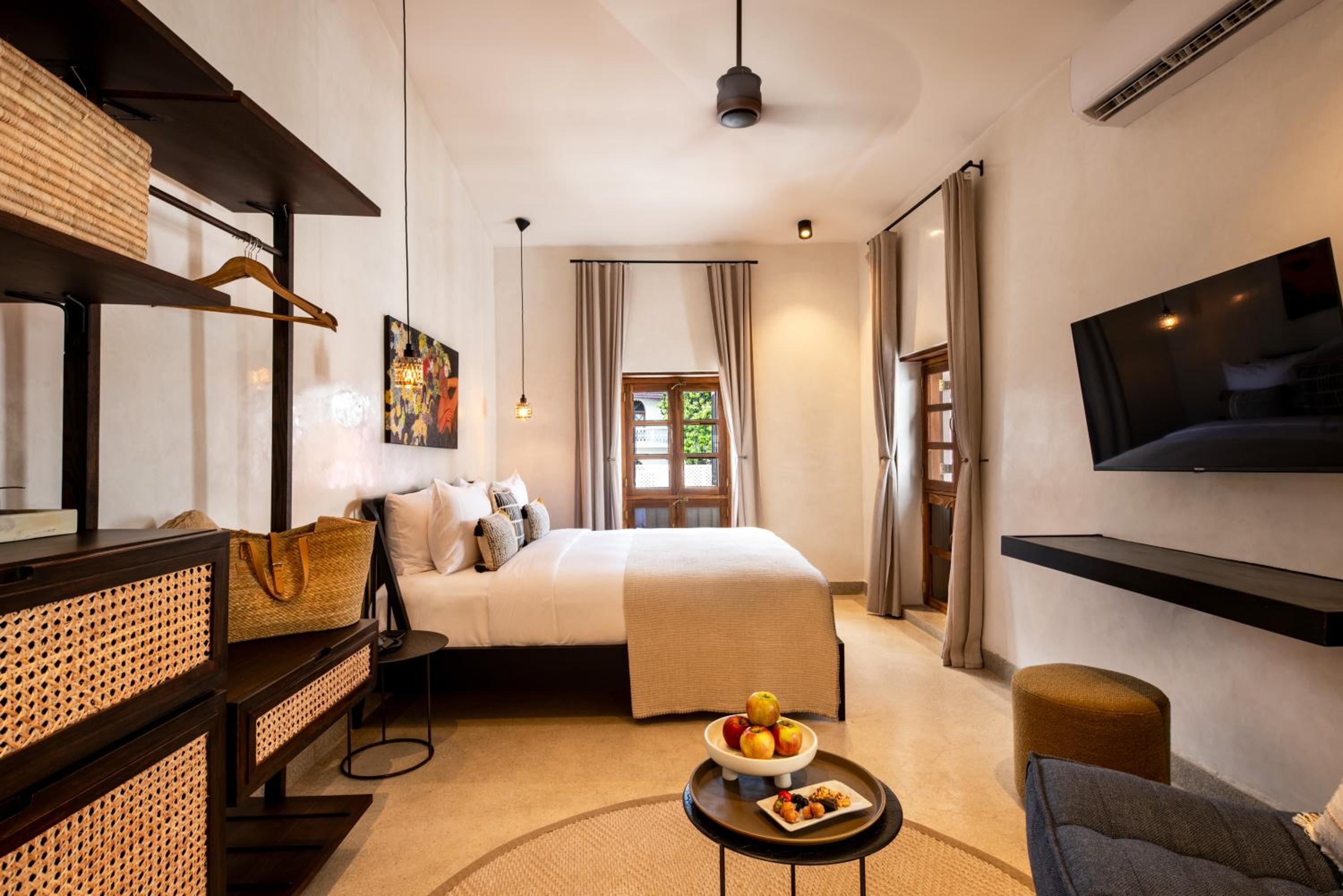 Deluxe King Room - Photo 1