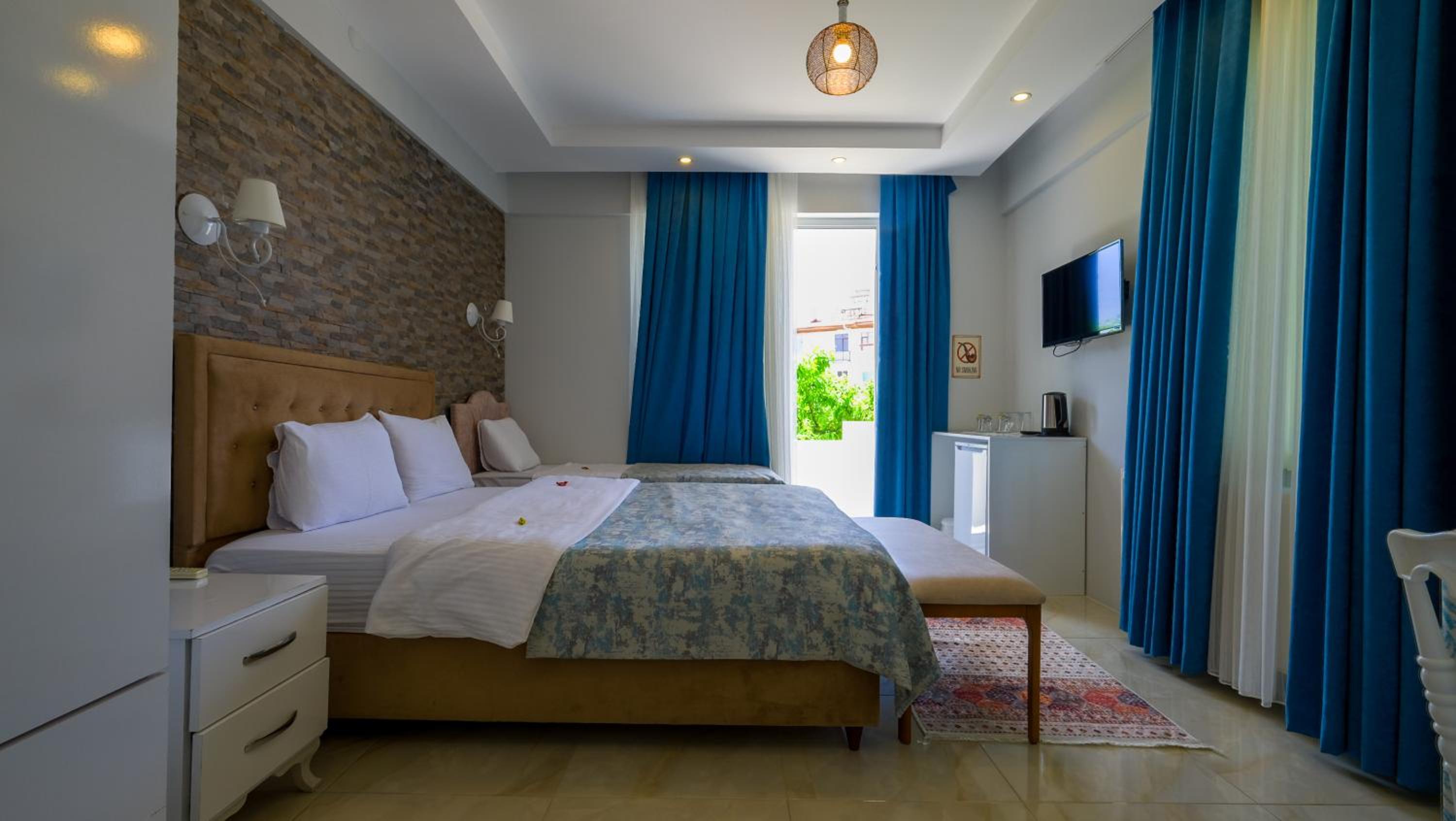Deluxe Triple Room - Photo 13