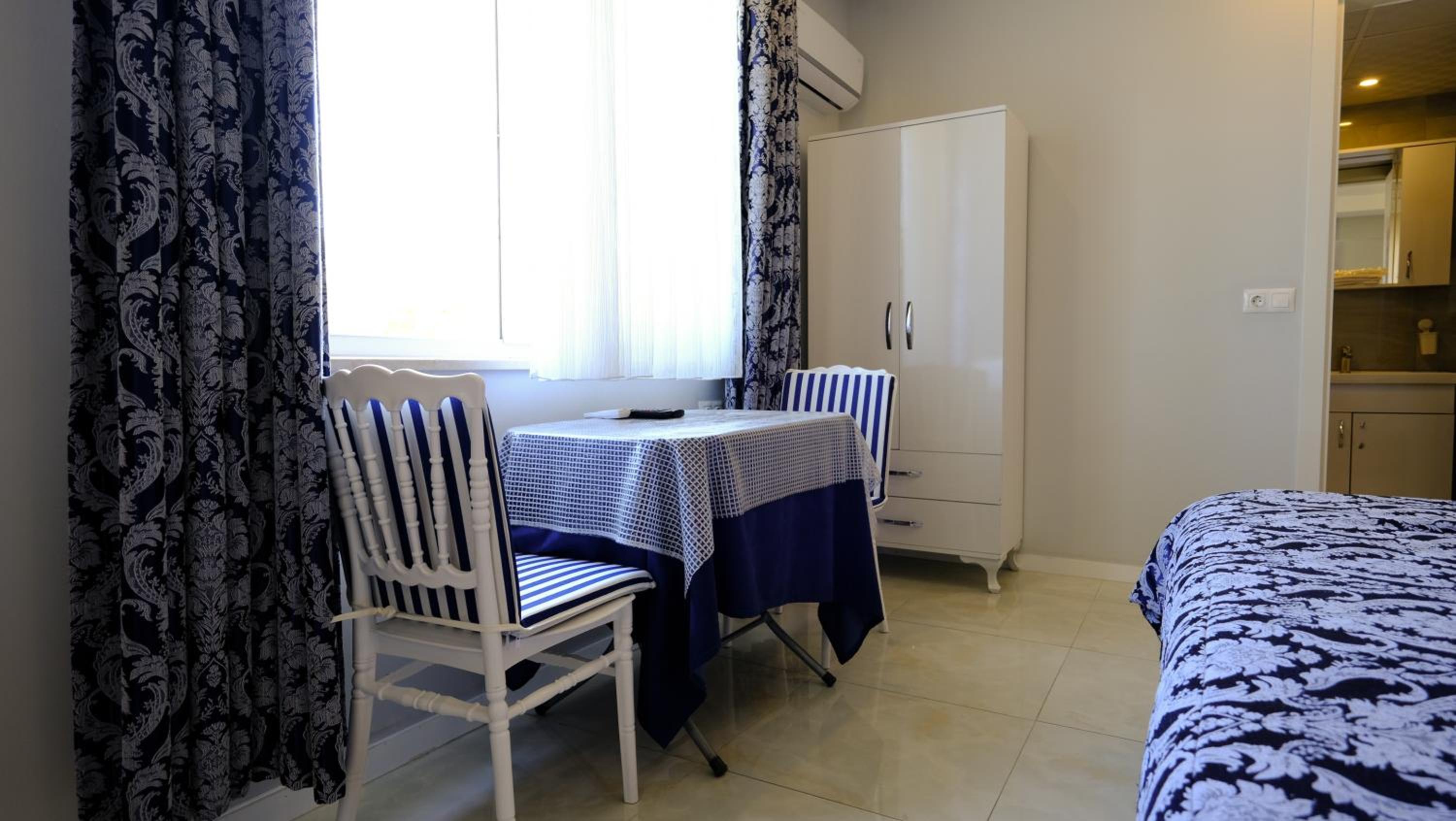 Deluxe Double Room - Photo 9