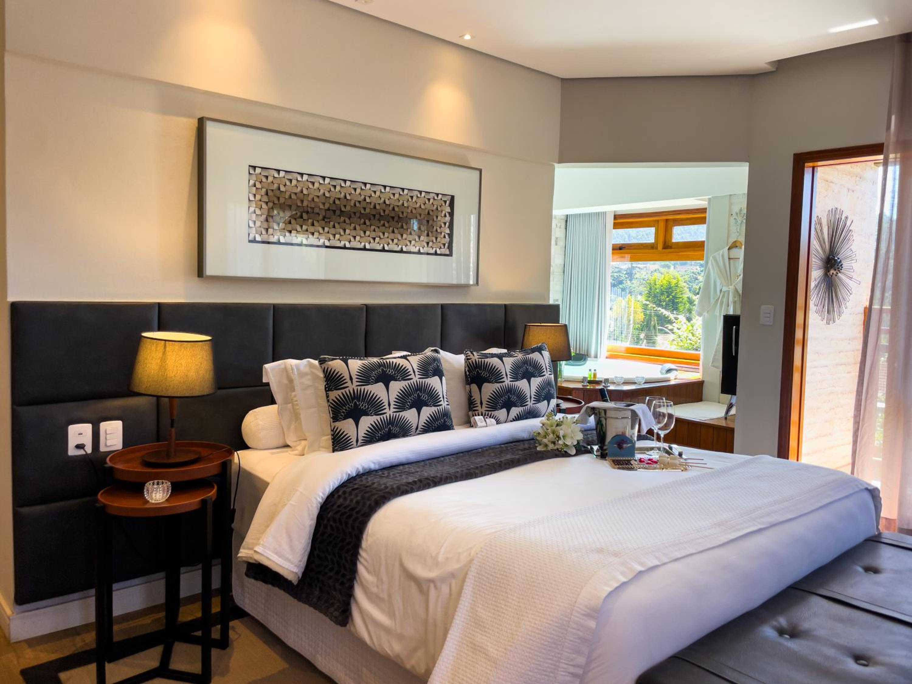 Deluxe Suite with Spa Bath