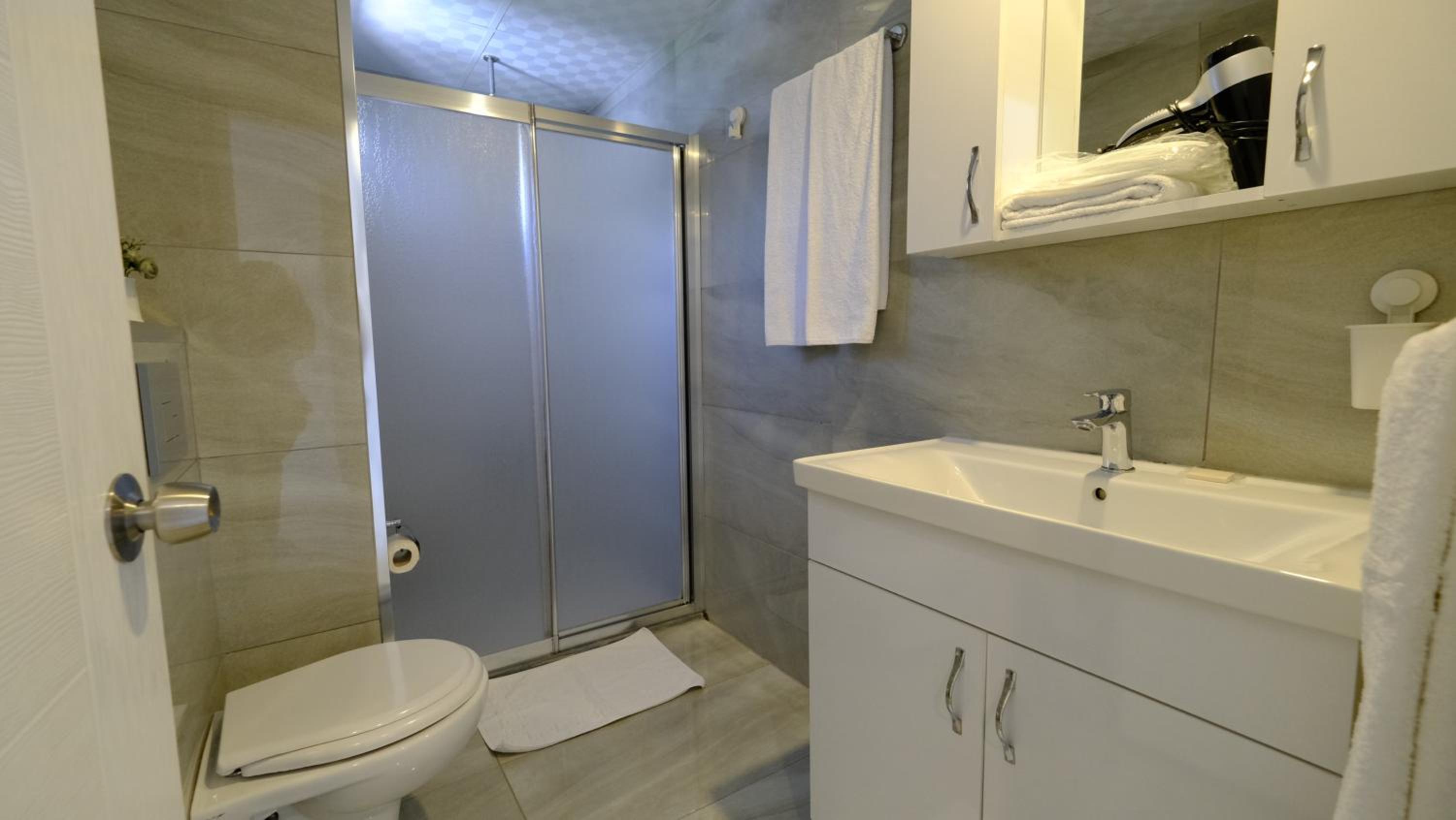 Deluxe Triple Room - Photo 9