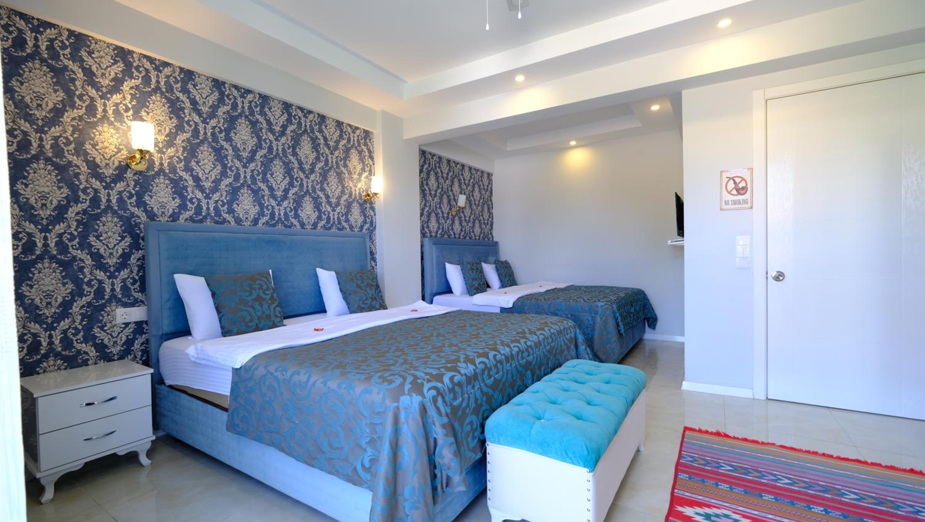 Deluxe Queen Room with Two Queen Beds - Photo 8