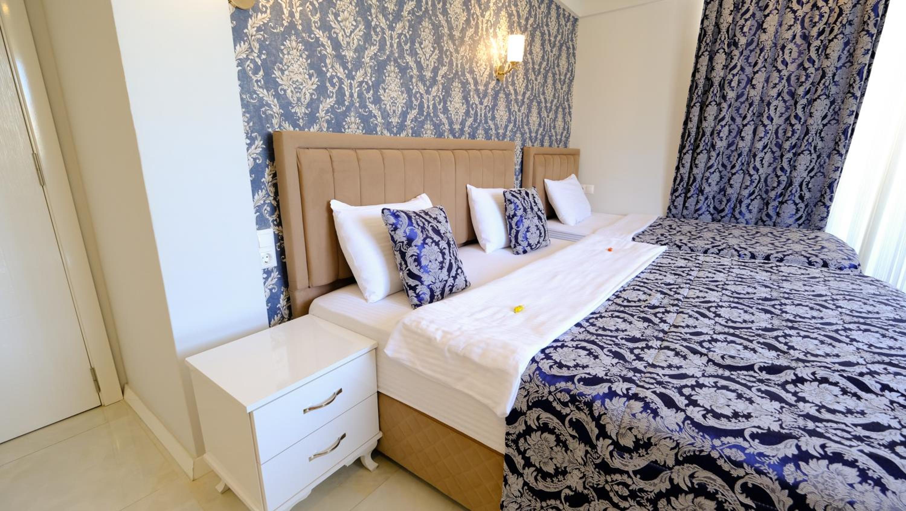 Deluxe Double Room - Photo 11