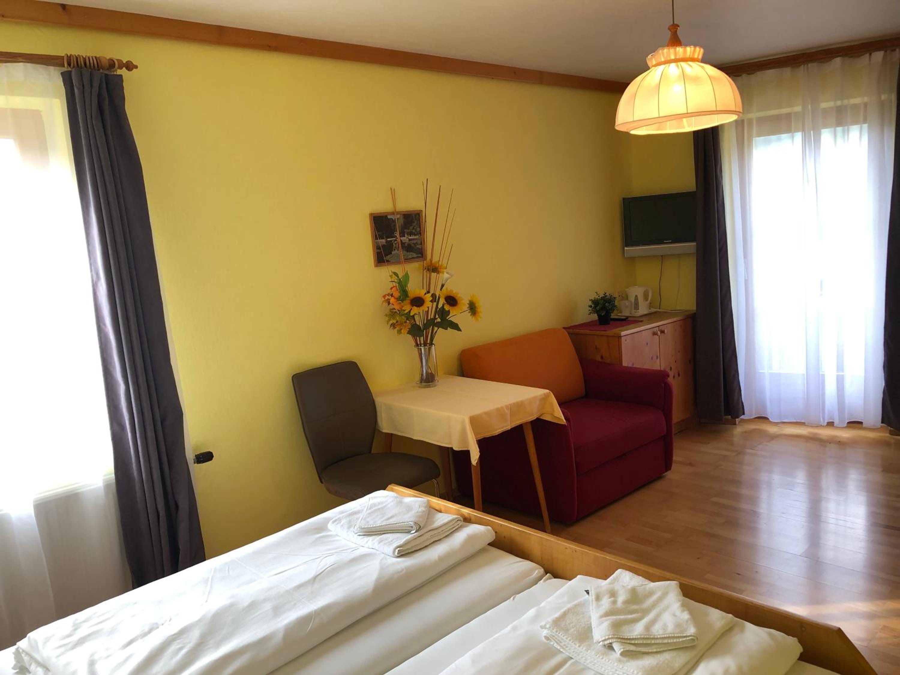 Double Room with Mountain View - Photo 17