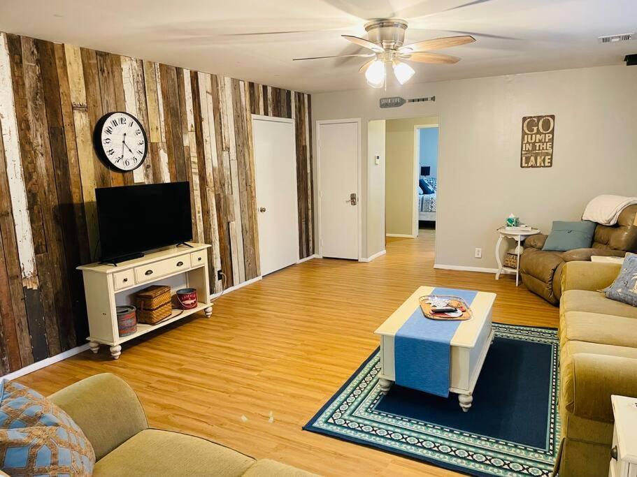 Three-Bedroom House photo 1
