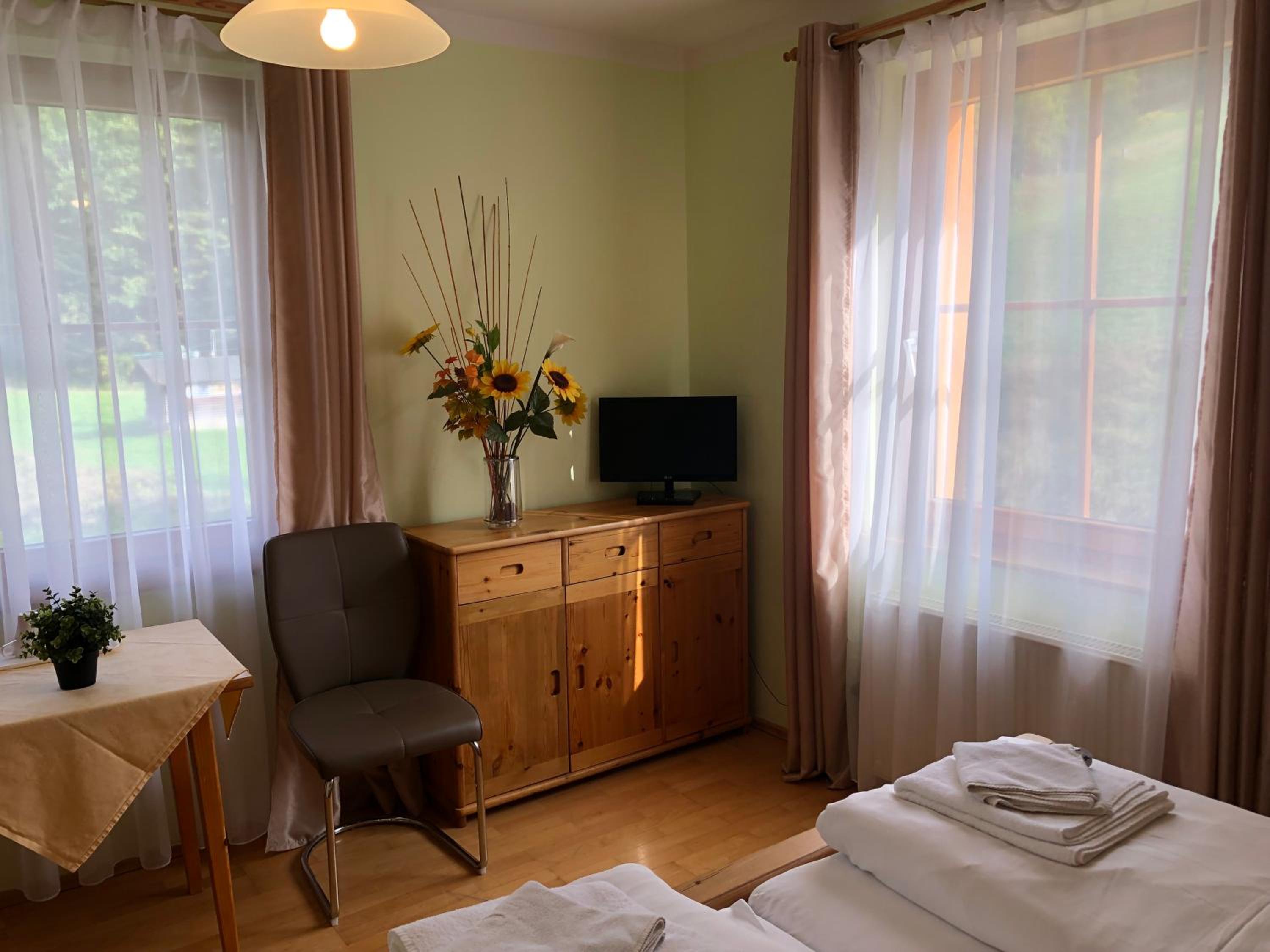 Double Room with Mountain View - Photo 11