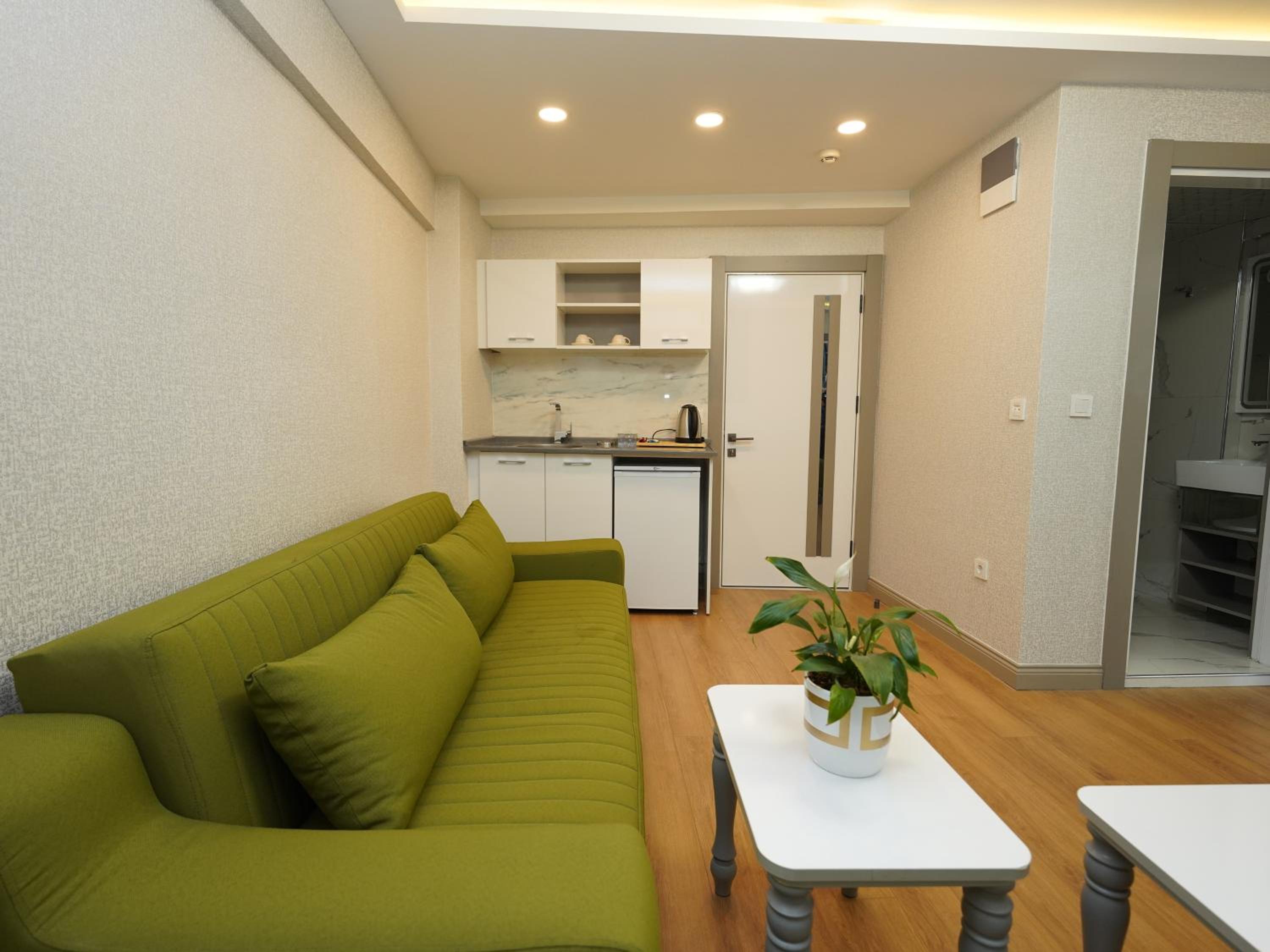 Deluxe King Suite photo 2