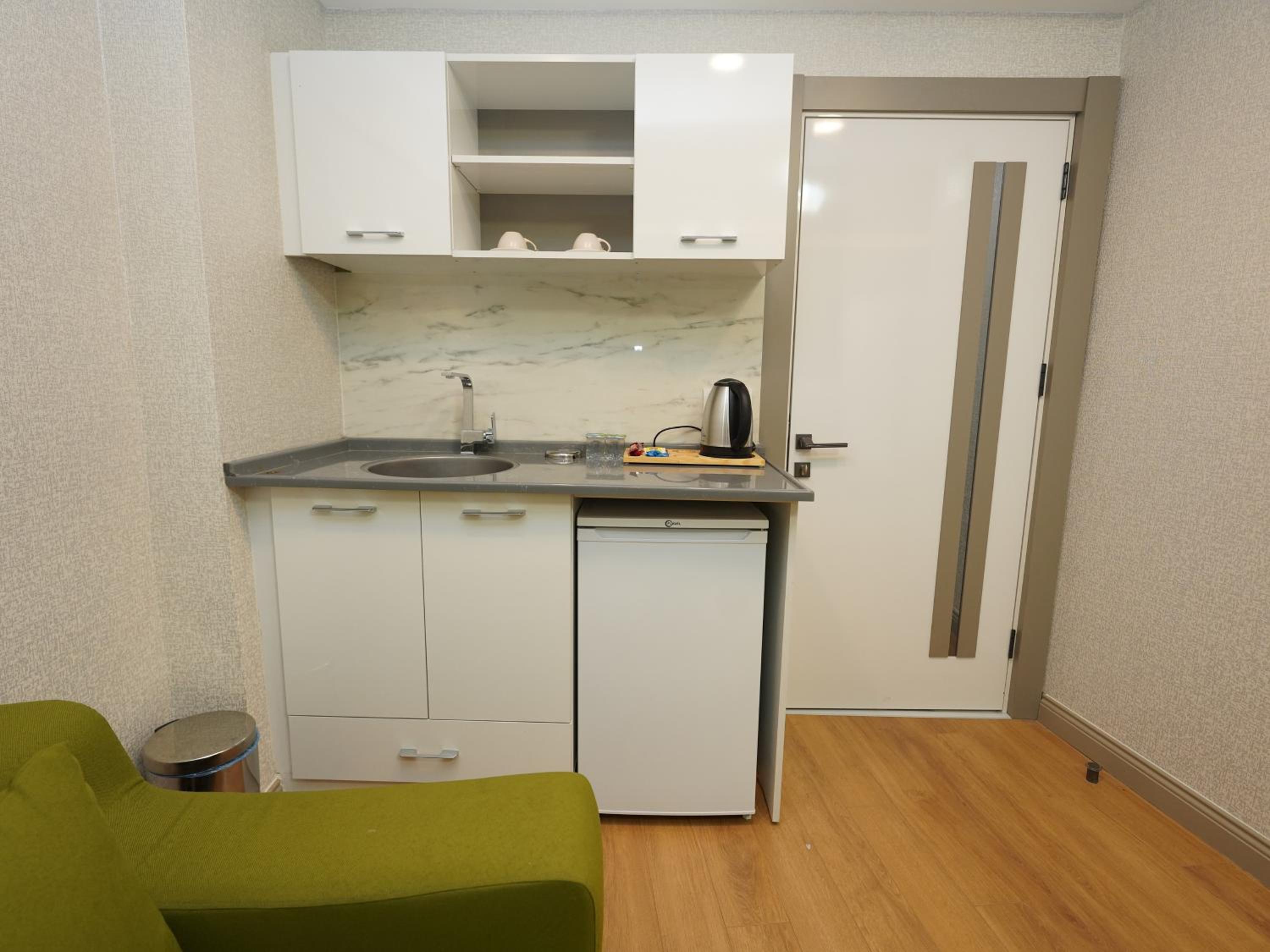Deluxe King Suite photo 3