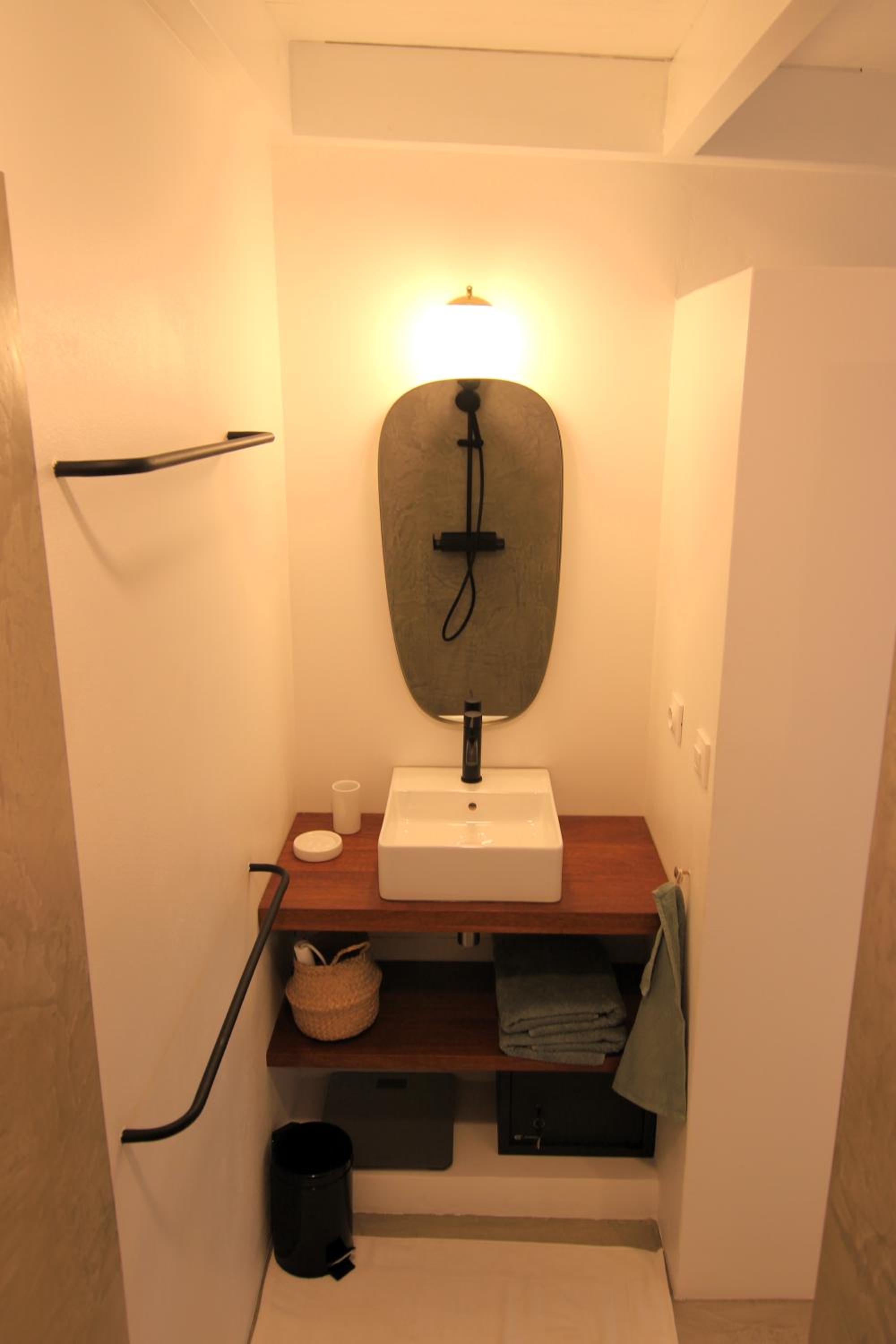 One-Bedroom Apartment photo 3