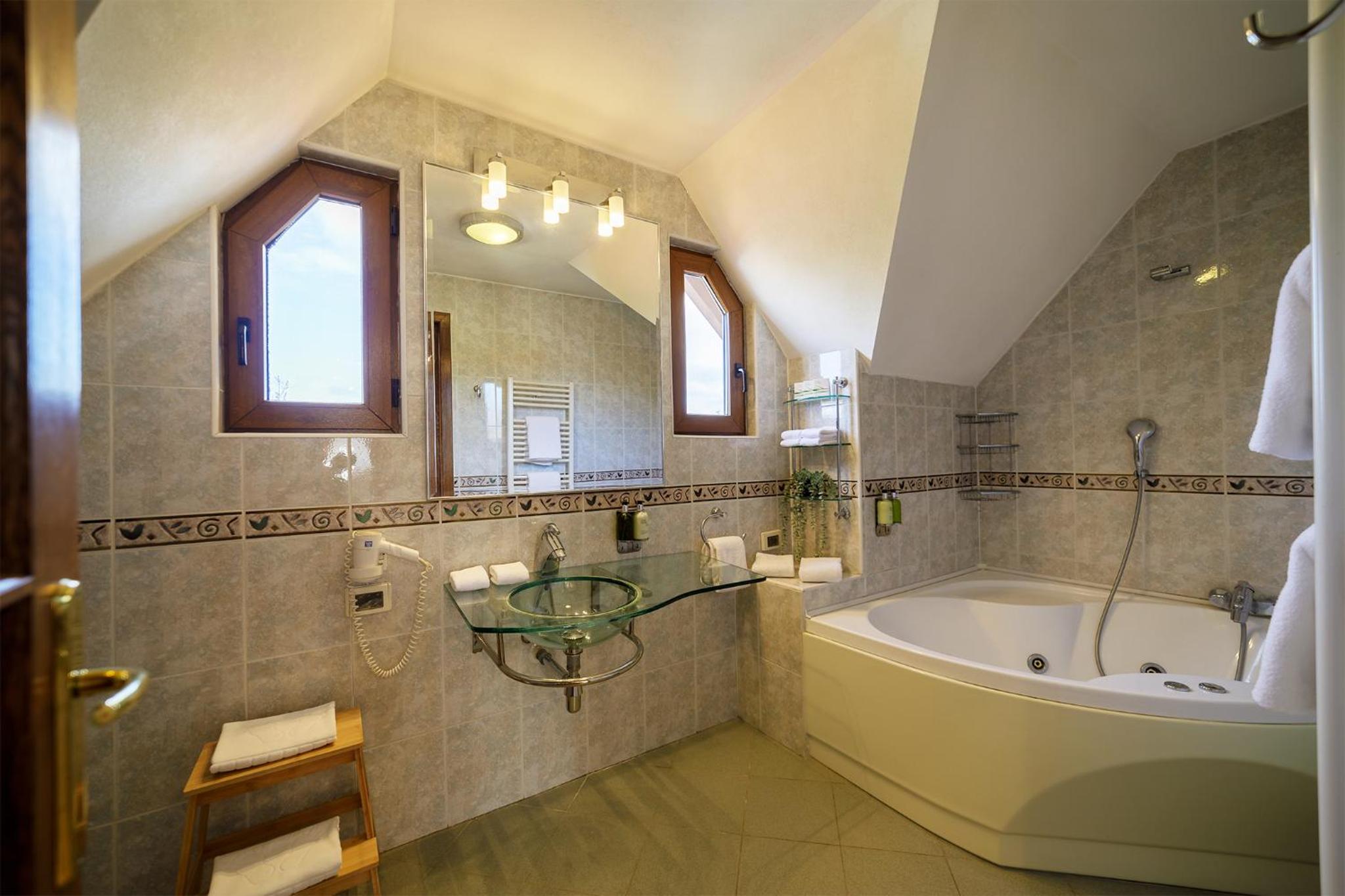 Family Suite with Balcony - Photo 10
