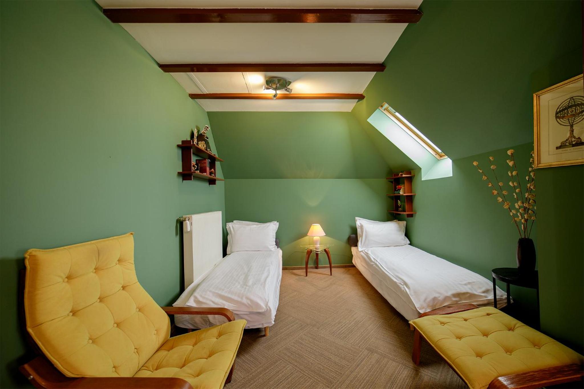 Family Suite with Balcony - Photo 2