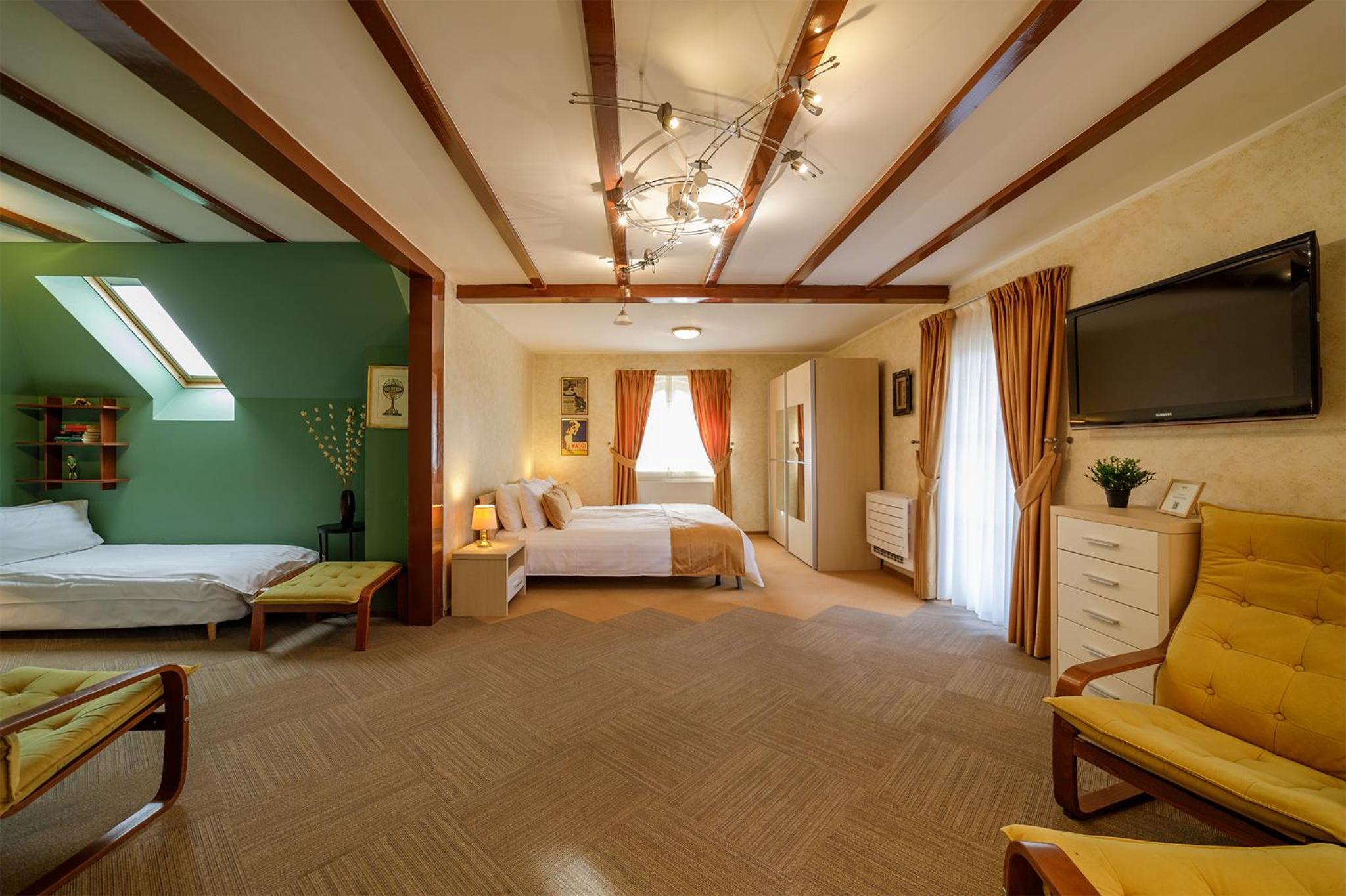 Family Suite with Balcony - Photo 1
