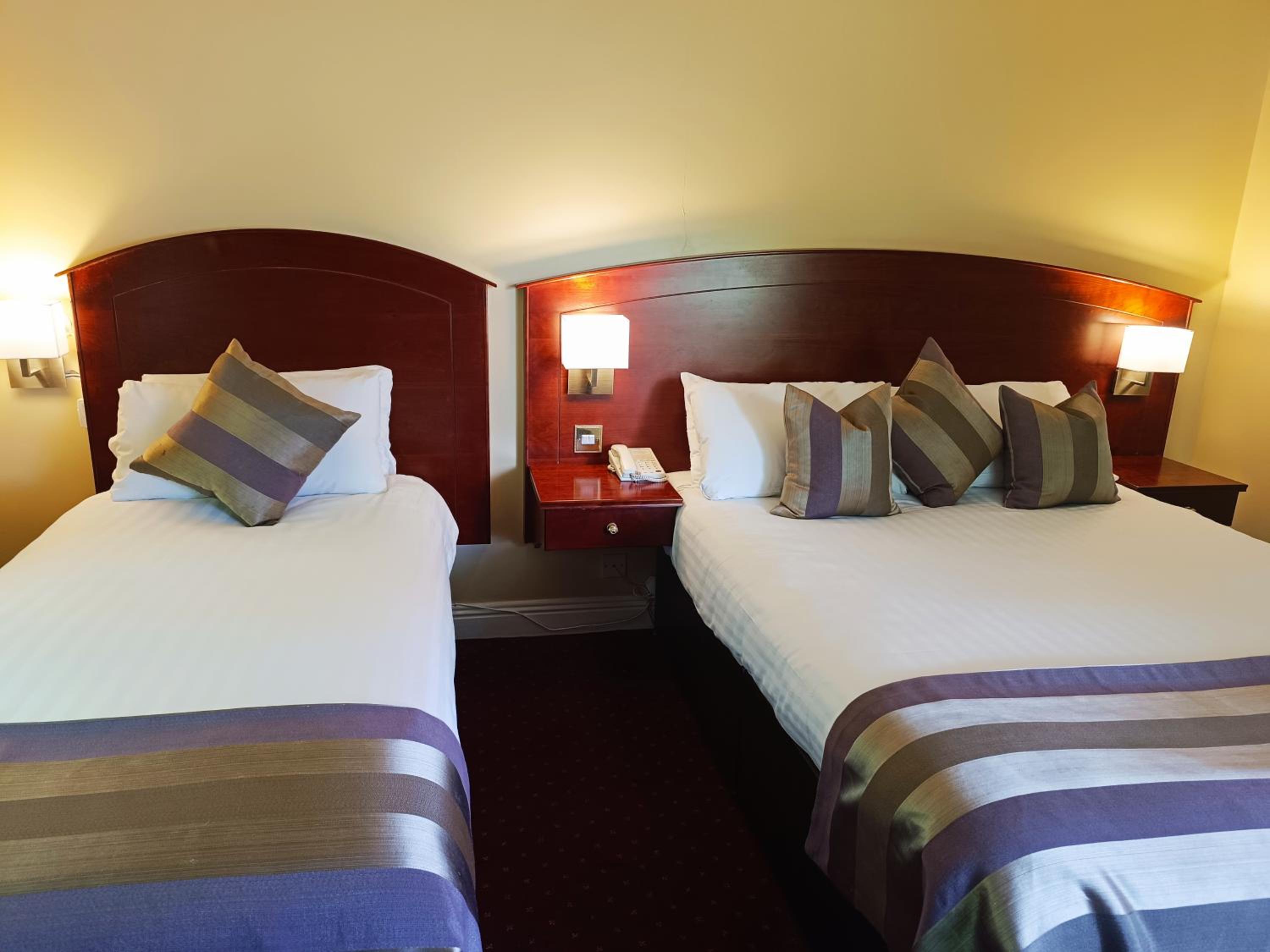 Twin Room - Photo 2