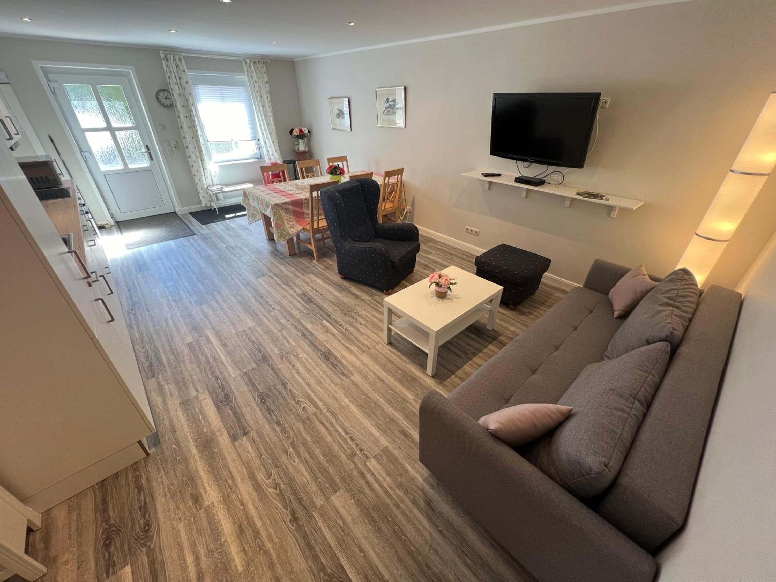 Three-Bedroom Apartment photo 2
