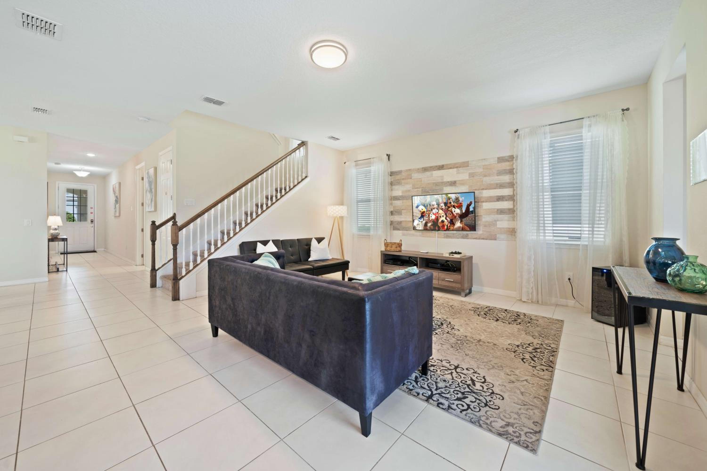 Four-Bedroom House - Photo 5