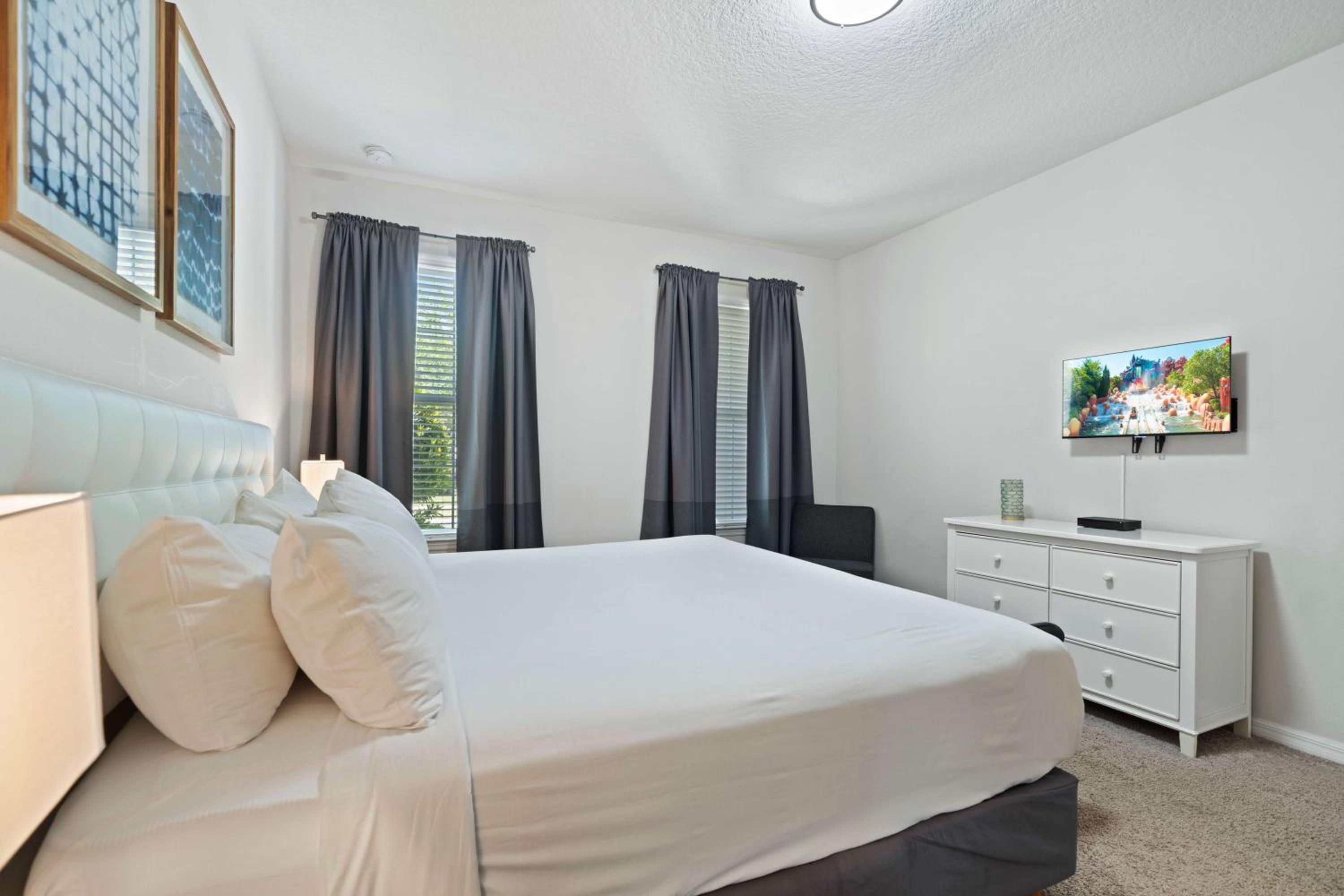 Four-Bedroom House - Photo 12