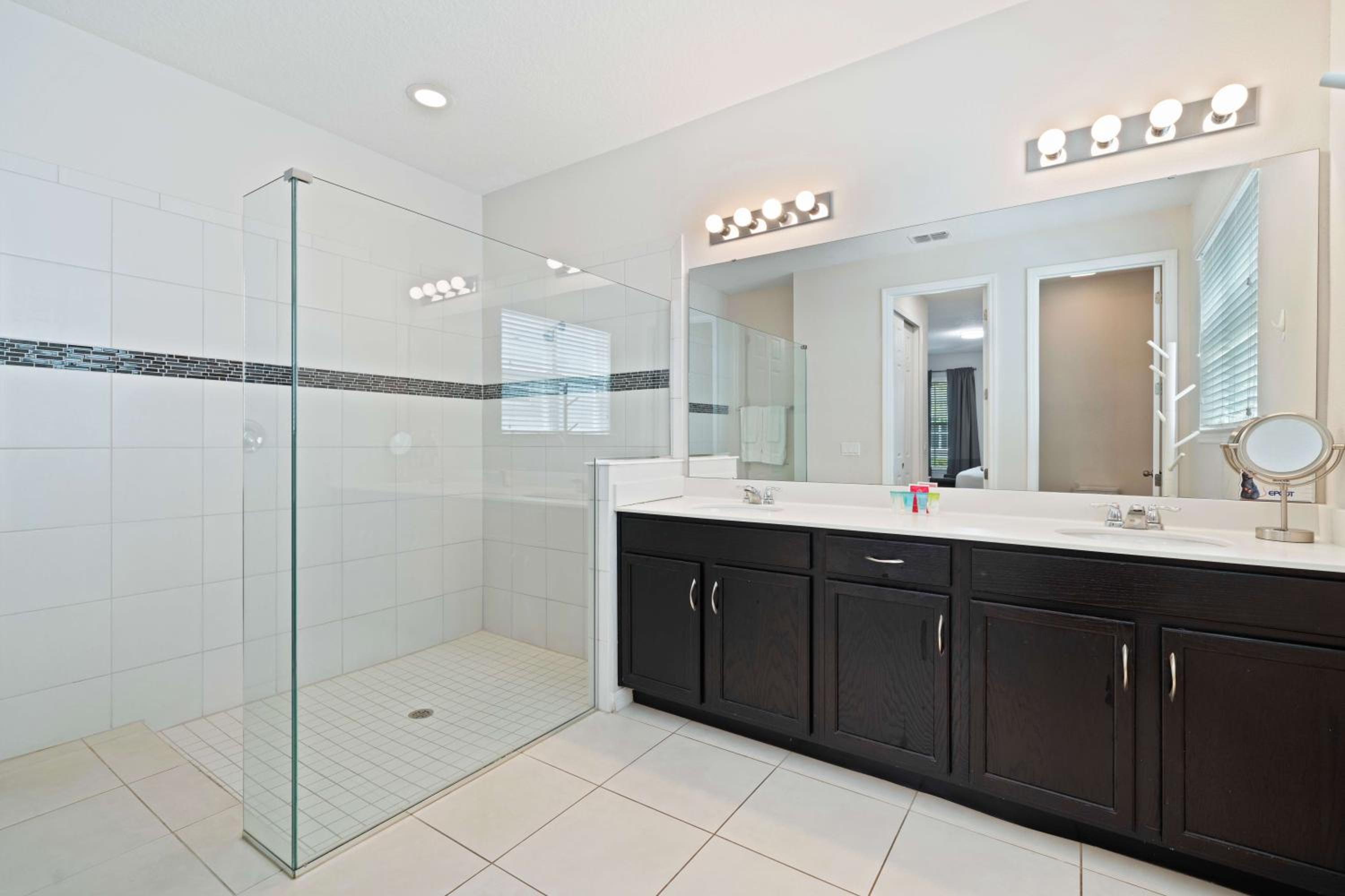 Four-Bedroom House - Photo 14