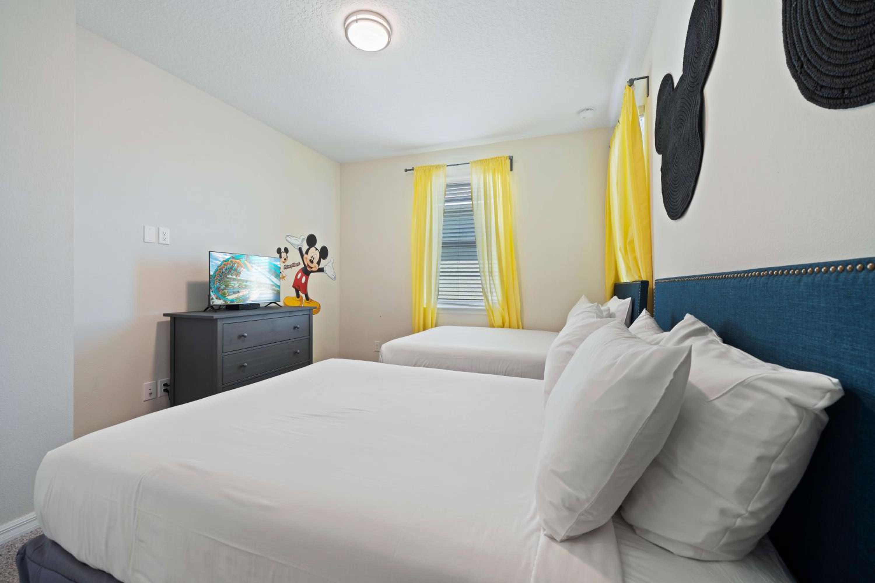 Four-Bedroom House - Photo 18