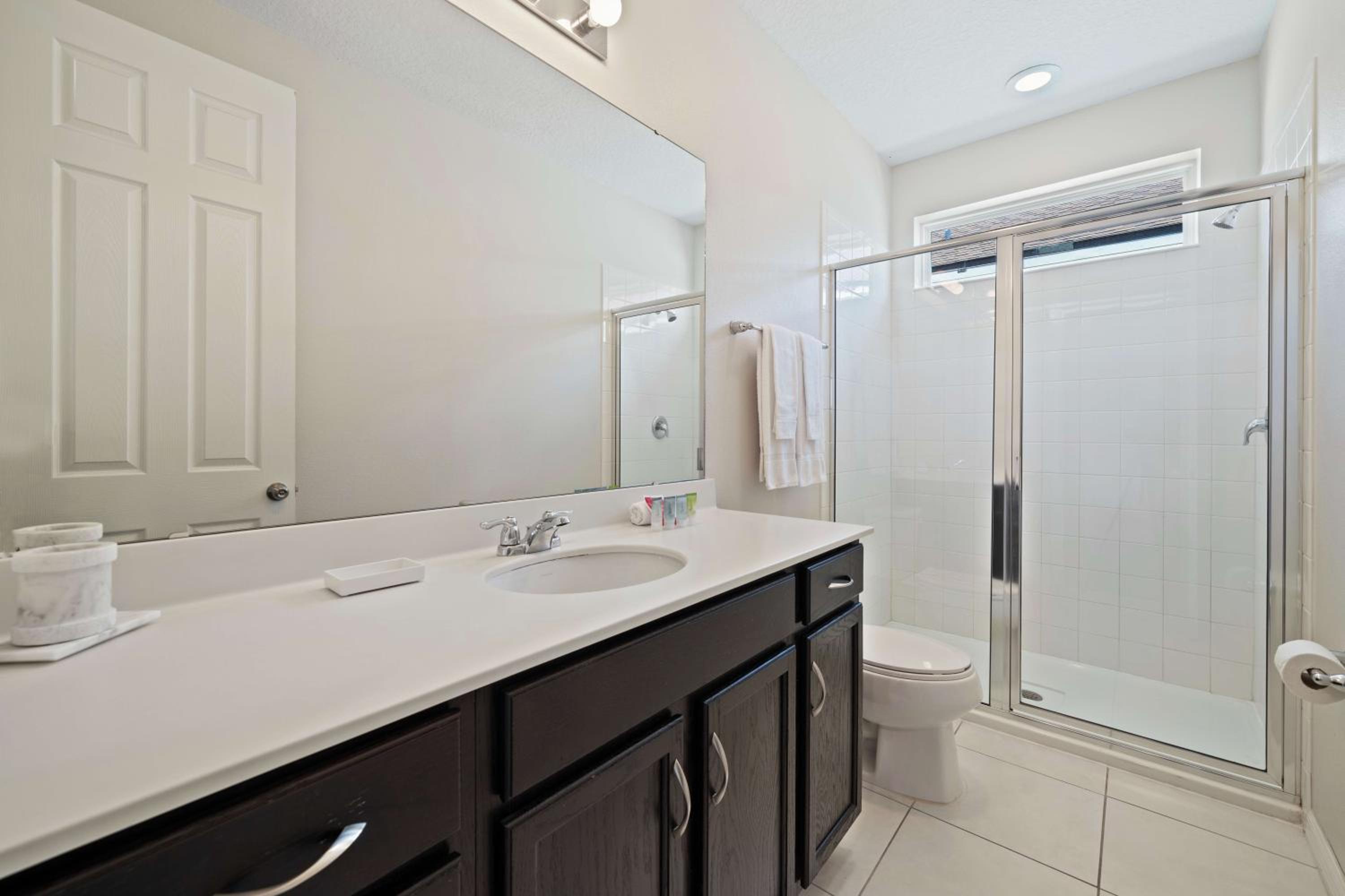 Four-Bedroom House - Photo 19