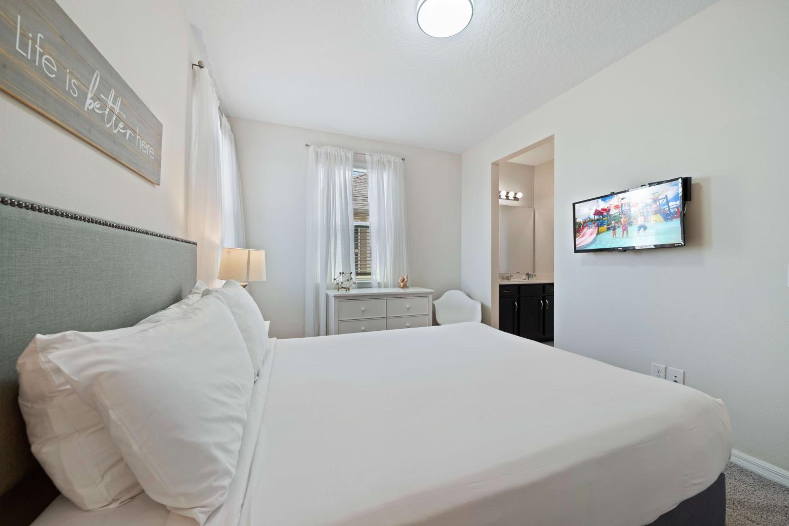 Four-Bedroom House - Photo 20