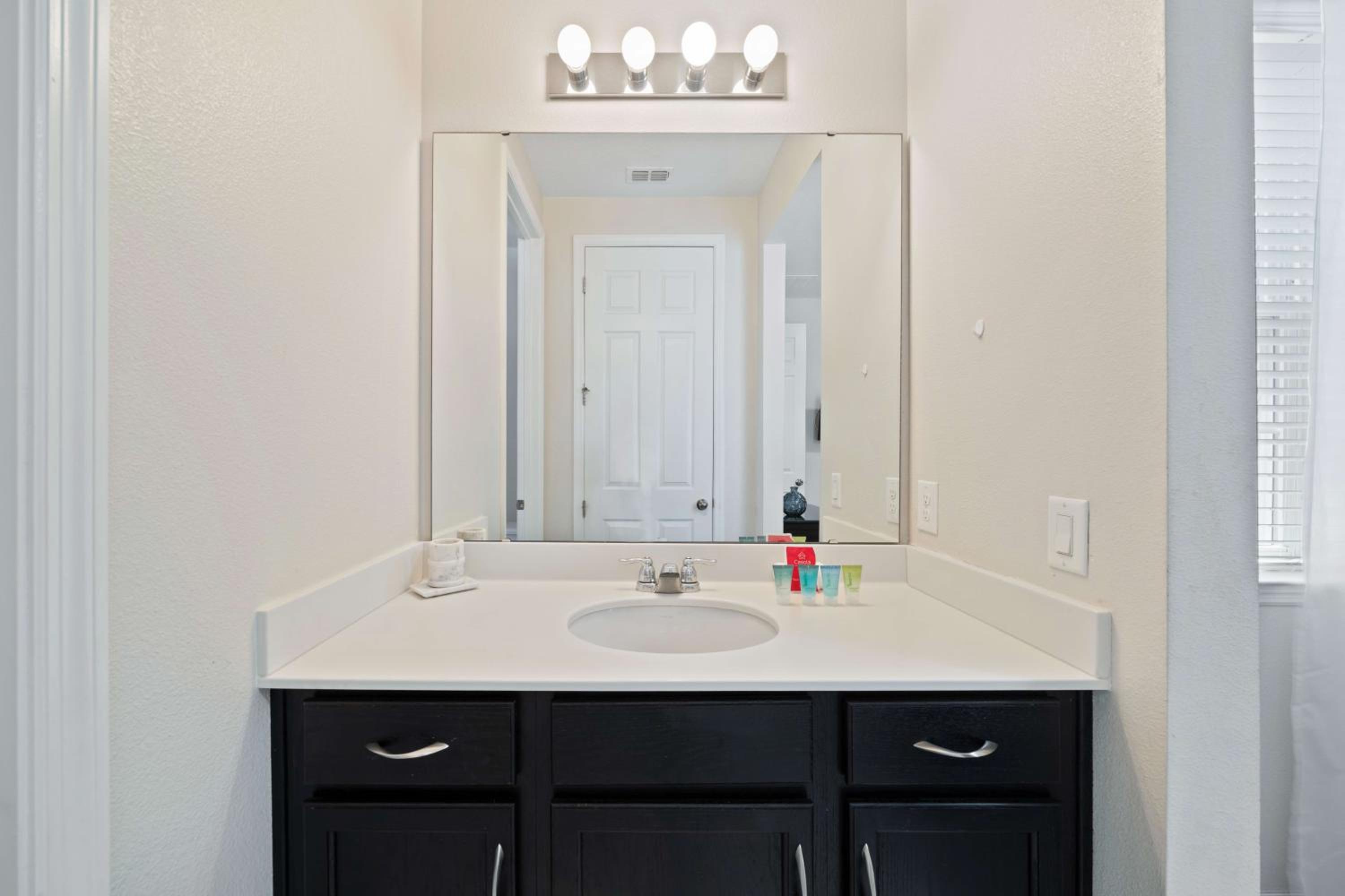 Four-Bedroom House - Photo 24