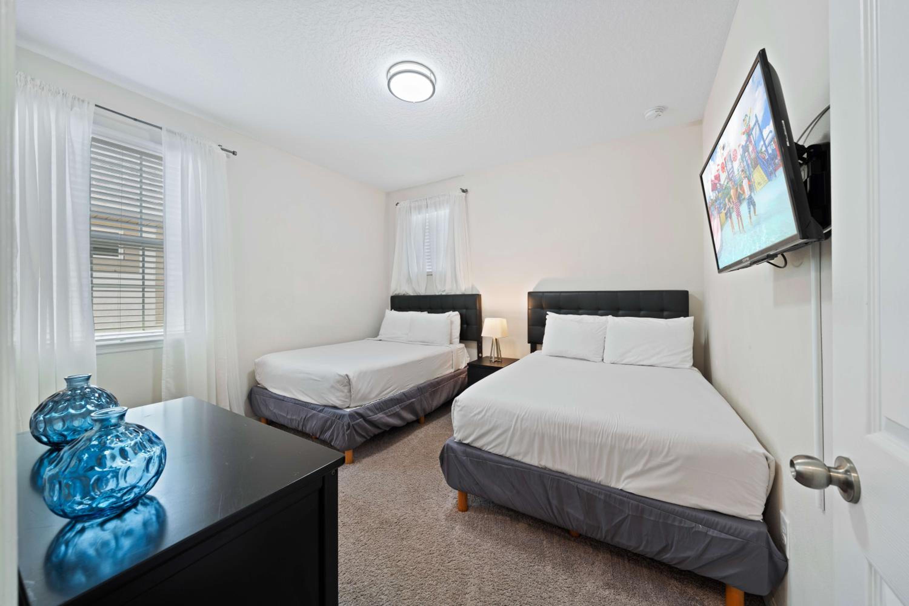 Four-Bedroom House - Photo 25