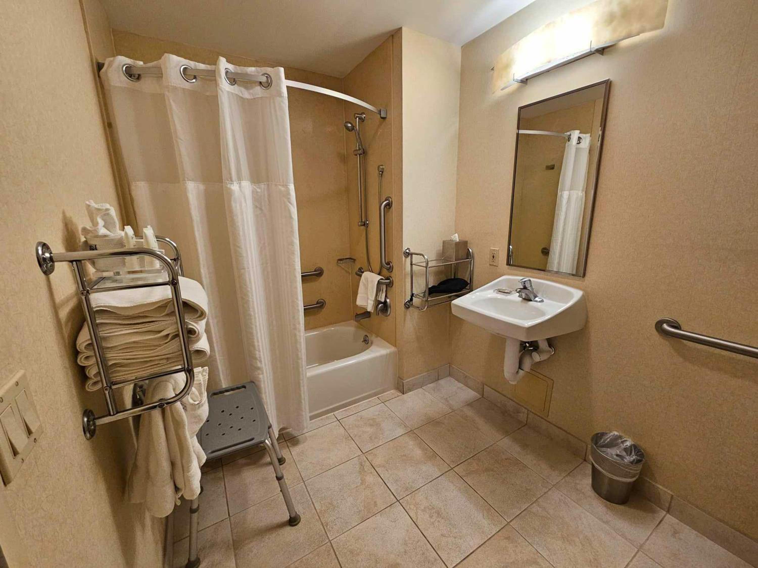 Queen Room - Disability Access/Non-Smoking - Photo 3