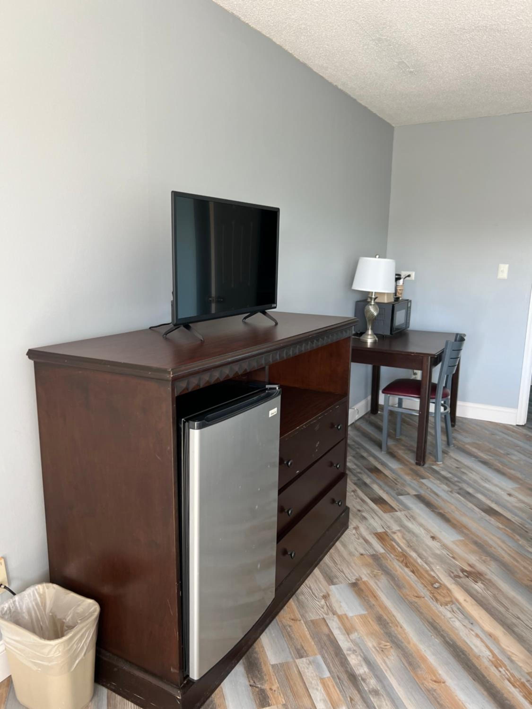 King Room - Non-Smoking photo 2