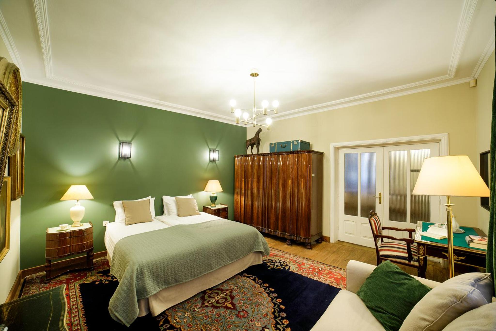 Two-Bedroom Cottage - Photo 2